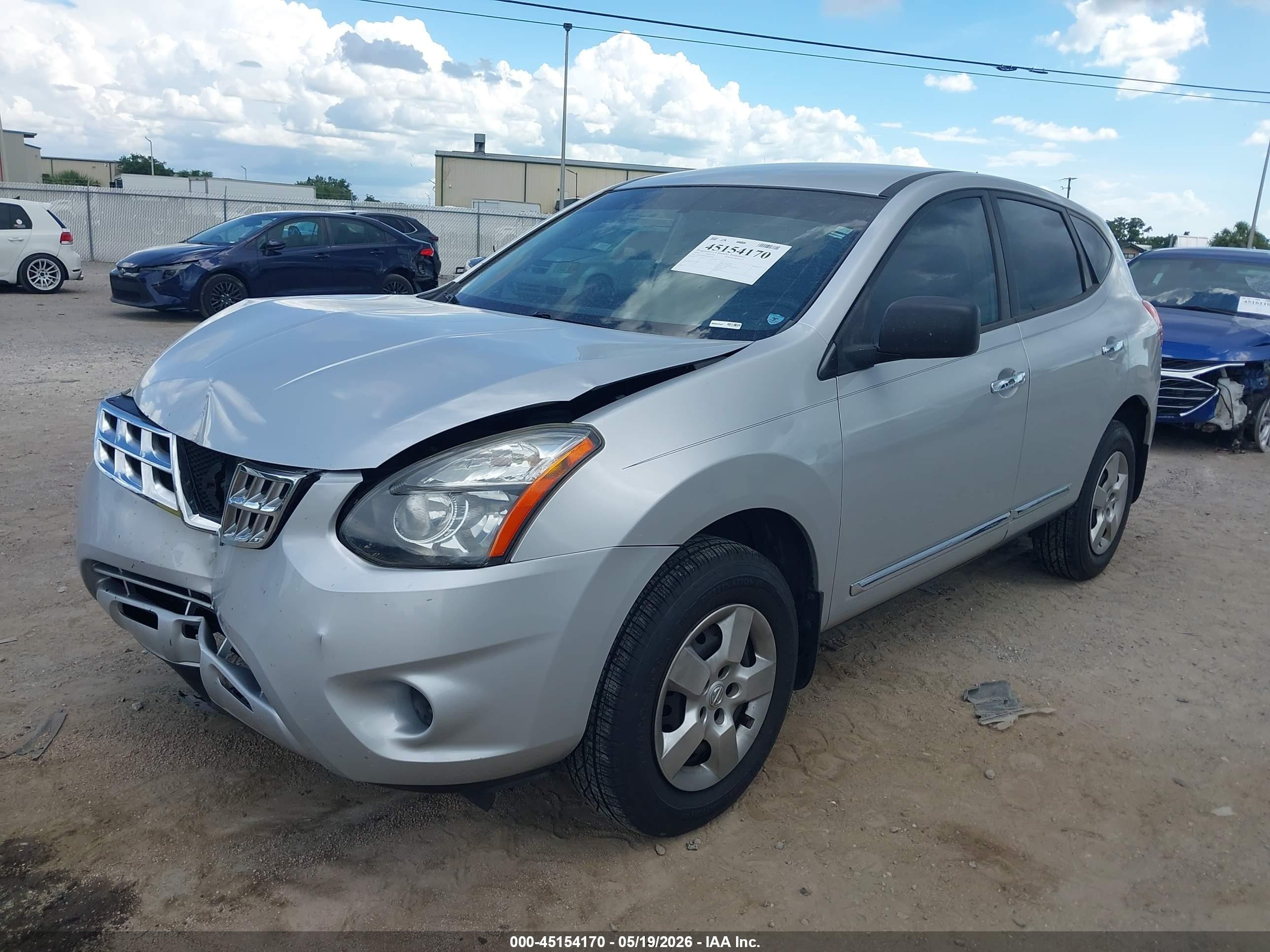 2014 Nissan Rogue Select S Silver vin: JN8AS5MT4EW103883