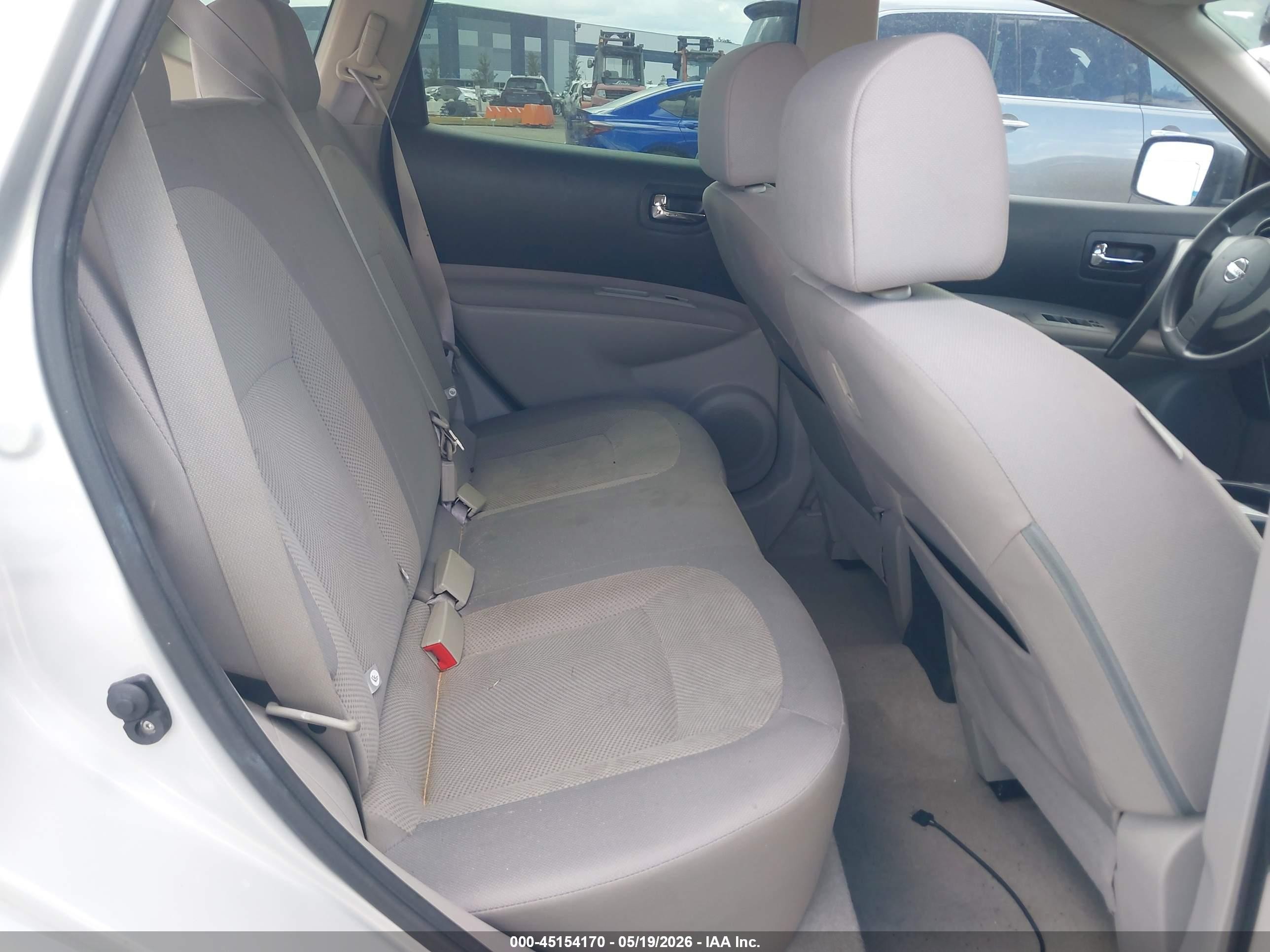 2014 Nissan Rogue Select S Silver vin: JN8AS5MT4EW103883