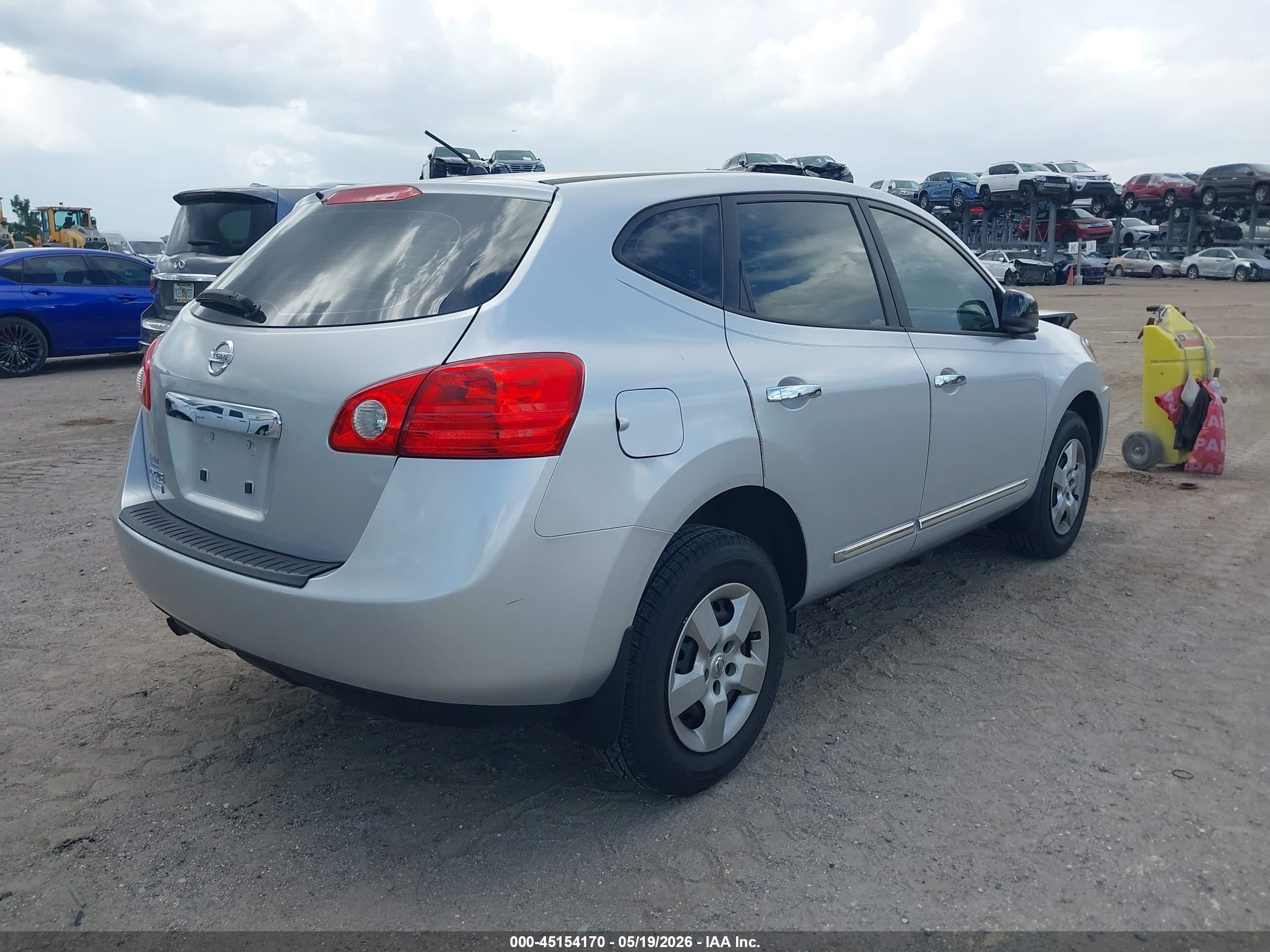 2014 Nissan Rogue Select S Silver vin: JN8AS5MT4EW103883
