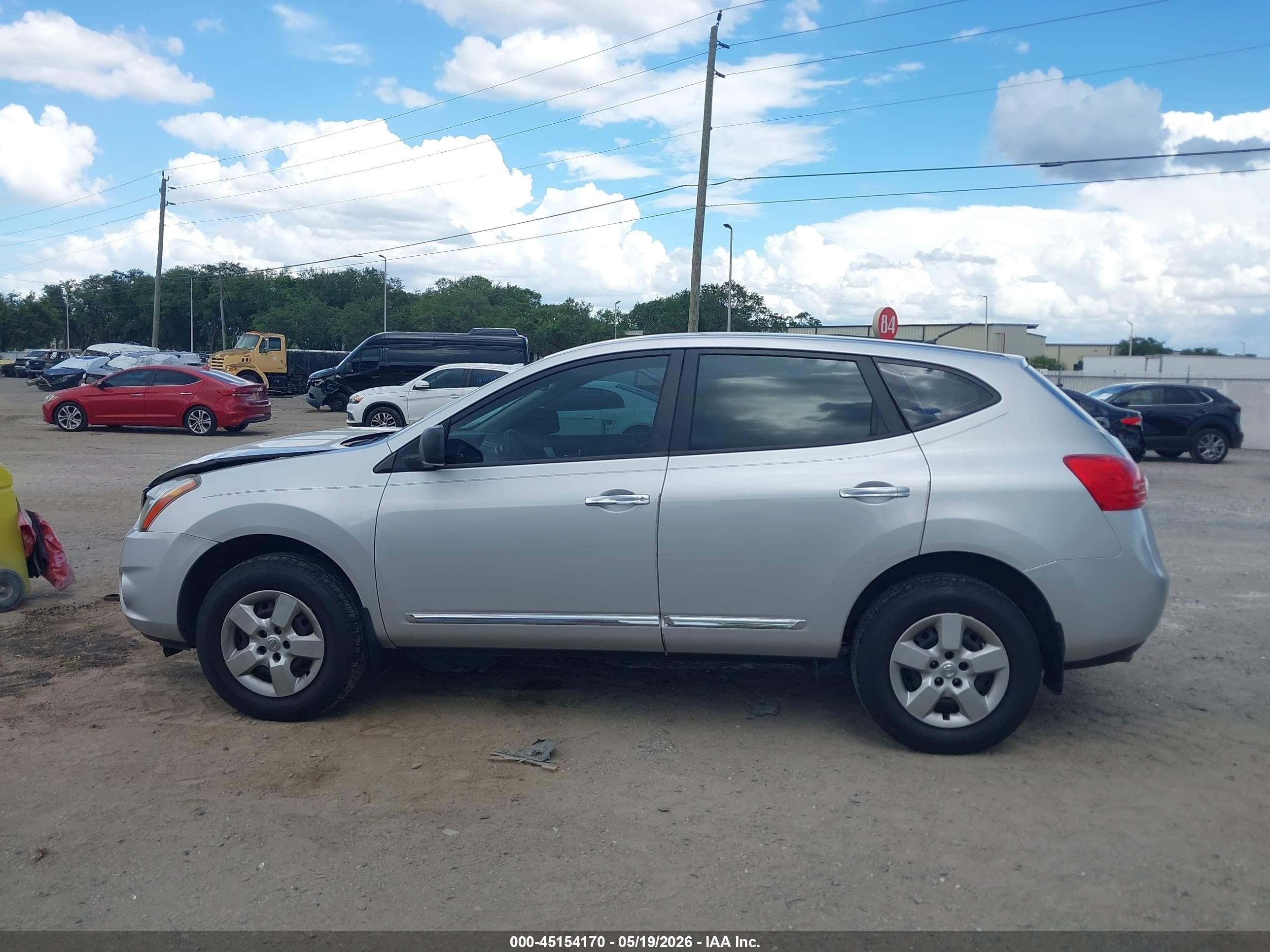 2014 Nissan Rogue Select S Silver vin: JN8AS5MT4EW103883
