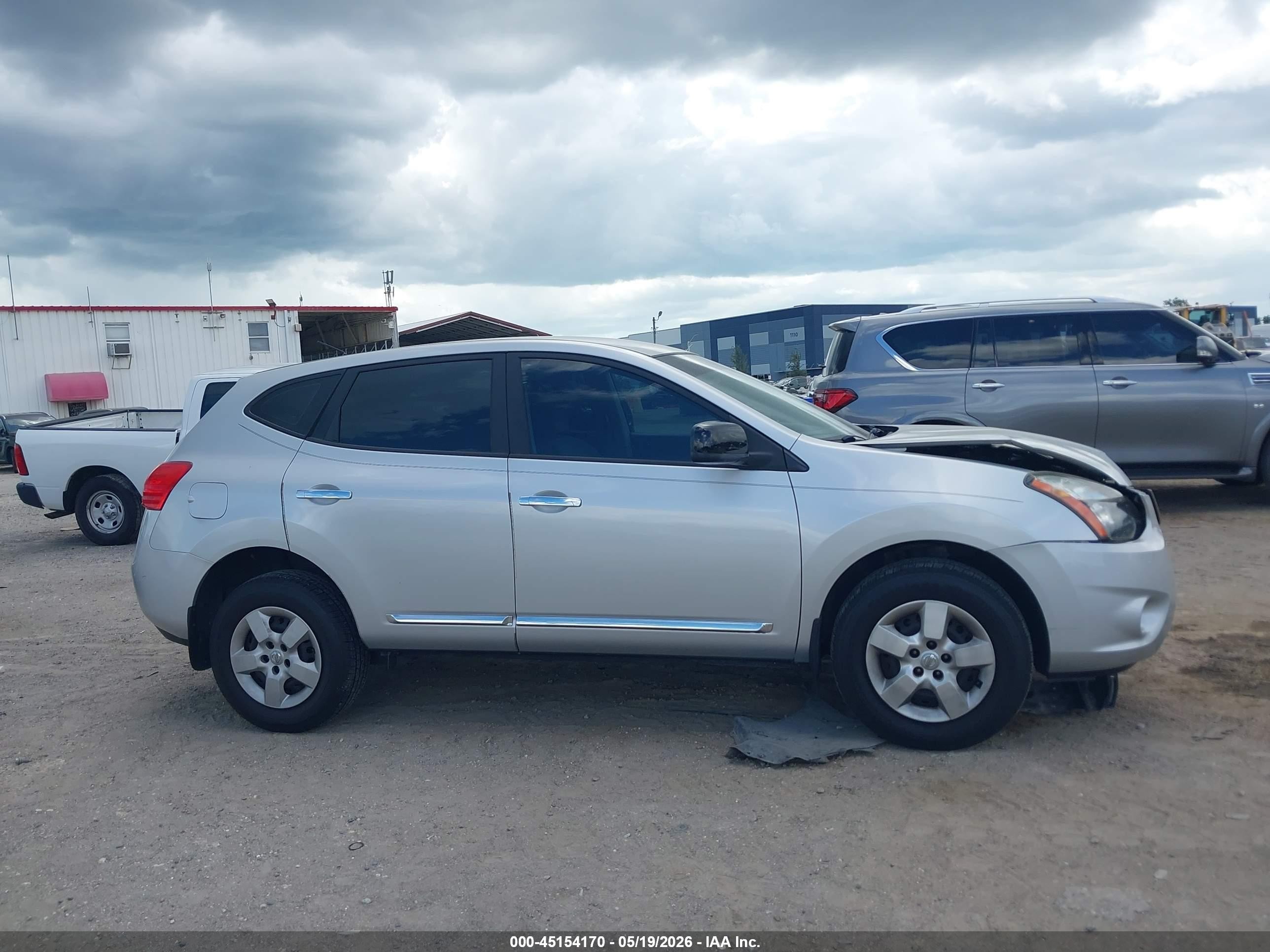 2014 Nissan Rogue Select S Silver vin: JN8AS5MT4EW103883