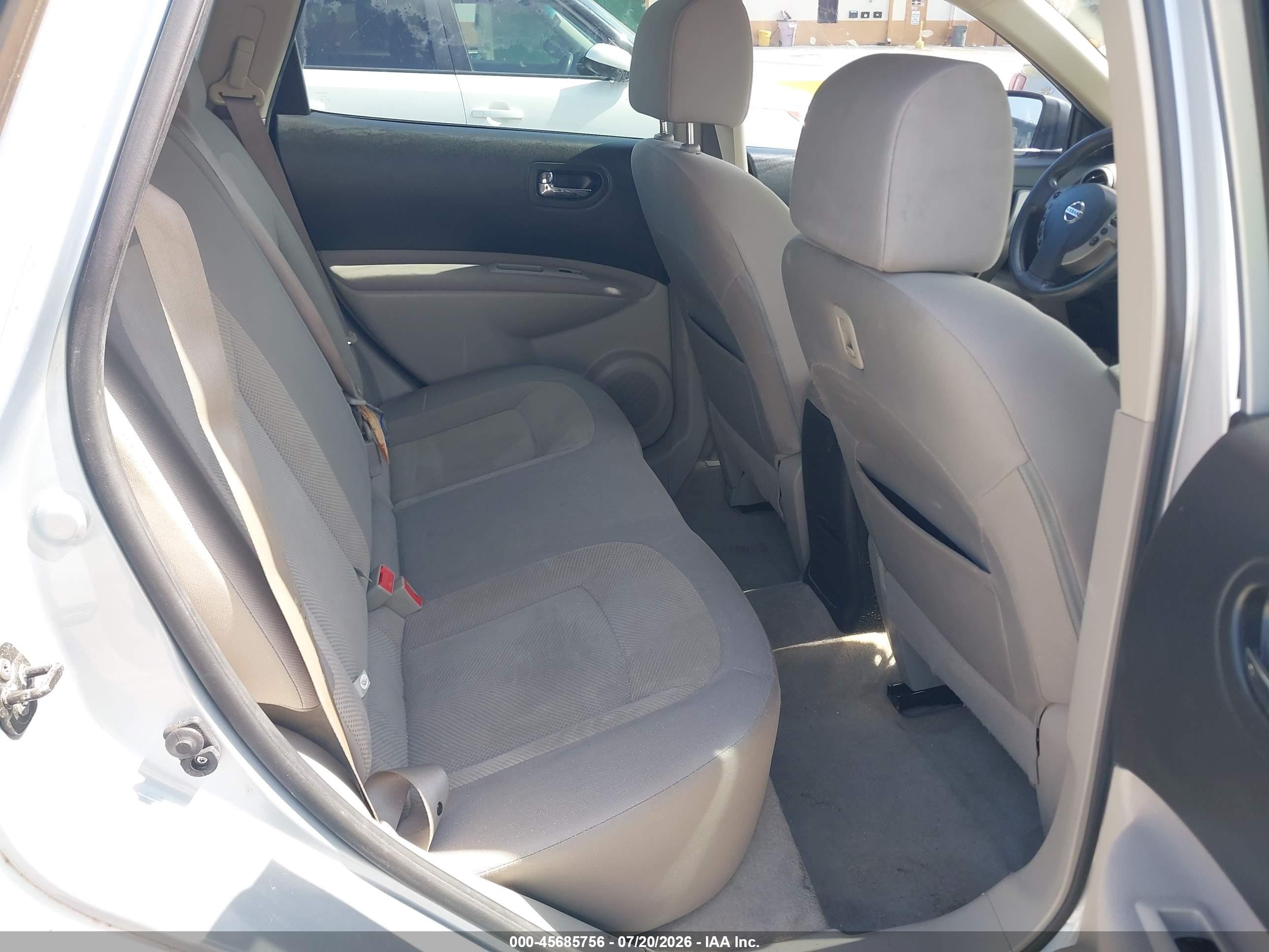 2014 Nissan Rogue Select S Silver vin: JN8AS5MT4EW104192