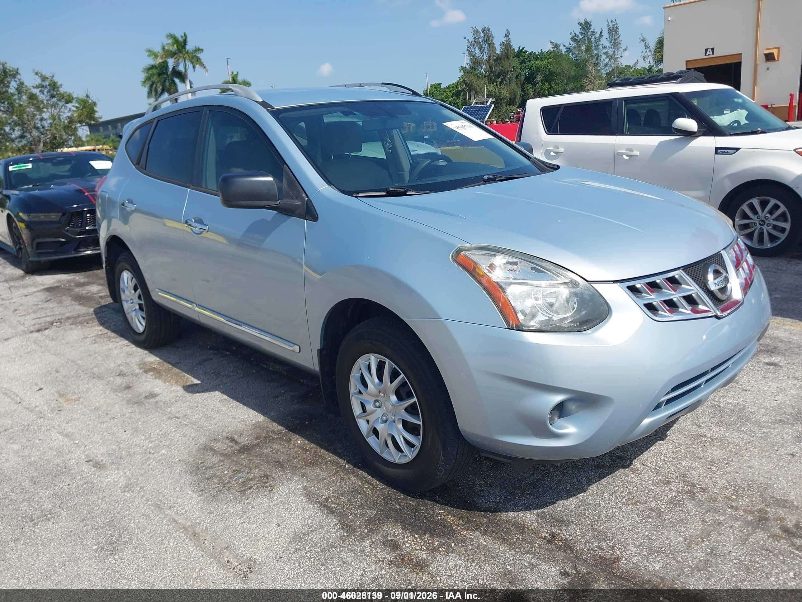 2014 Nissan Rogue Select S Silver vin: JN8AS5MT4EW104192