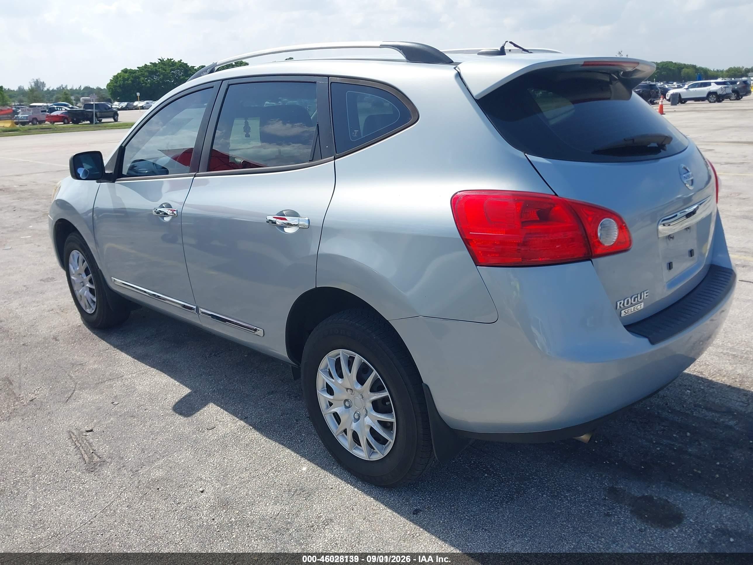 2014 Nissan Rogue Select S Серебряный vin: JN8AS5MT4EW104192