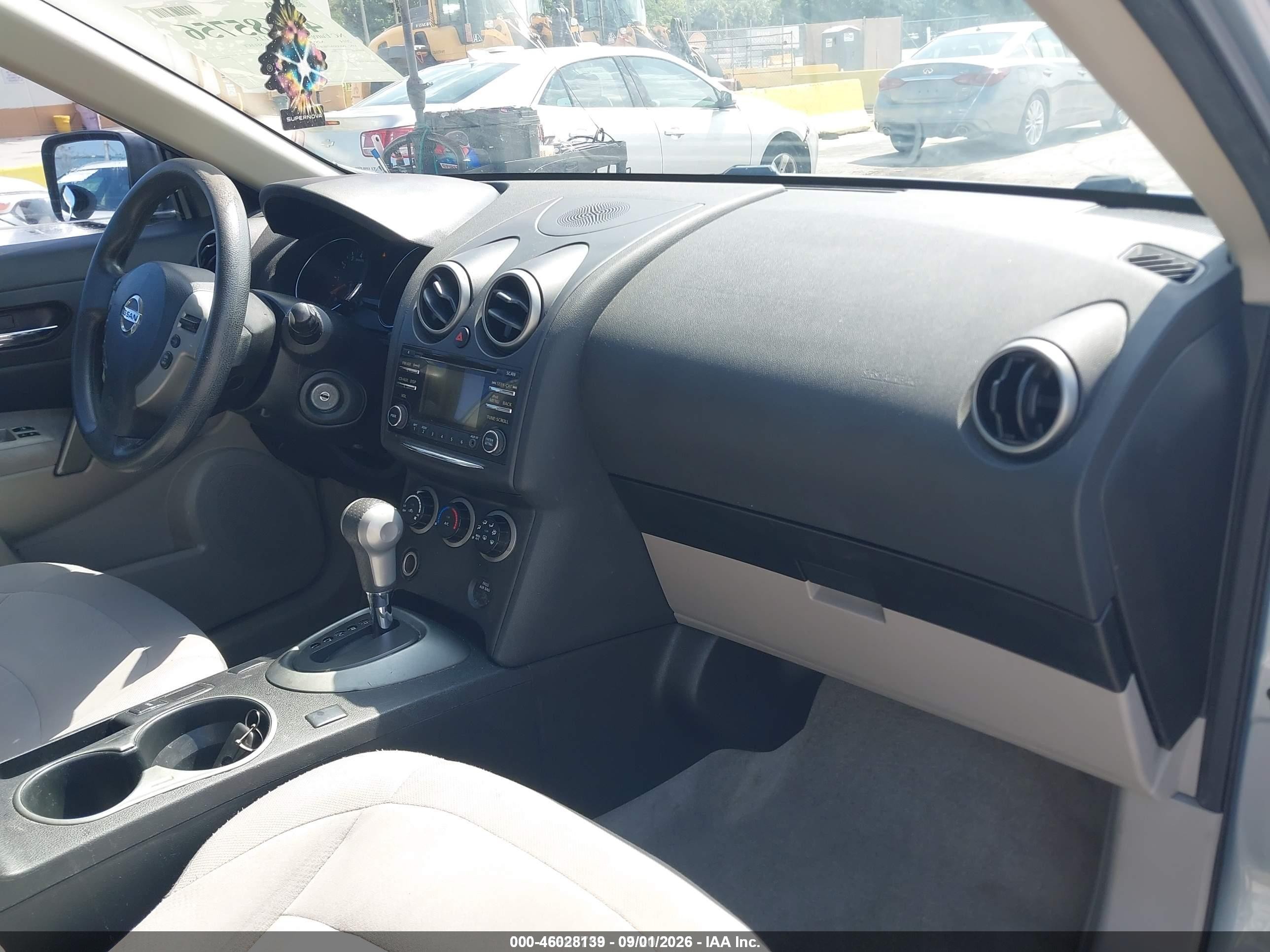 2014 Nissan Rogue Select S Серебряный vin: JN8AS5MT4EW104192