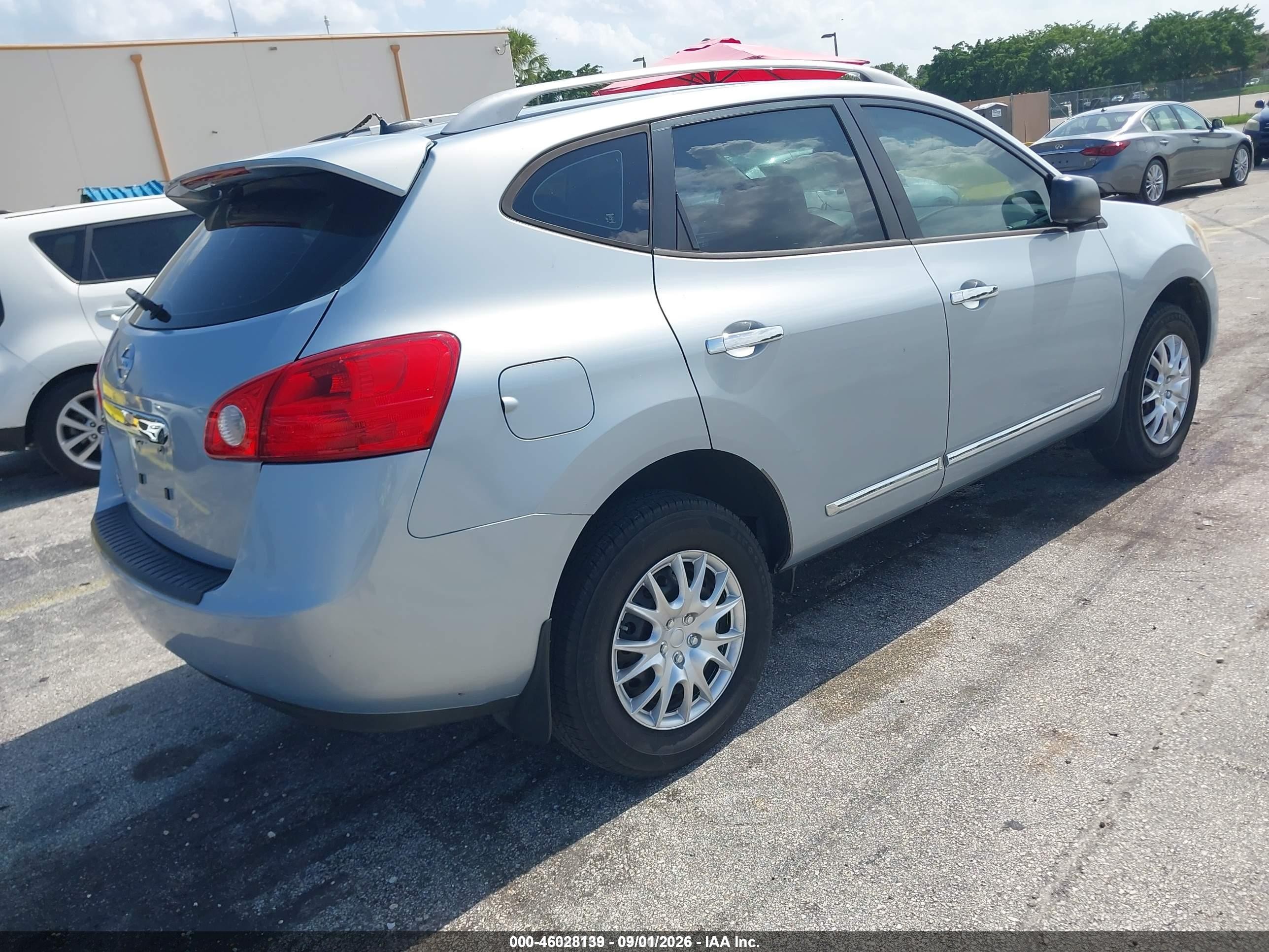 2014 Nissan Rogue Select S Серебряный vin: JN8AS5MT4EW104192