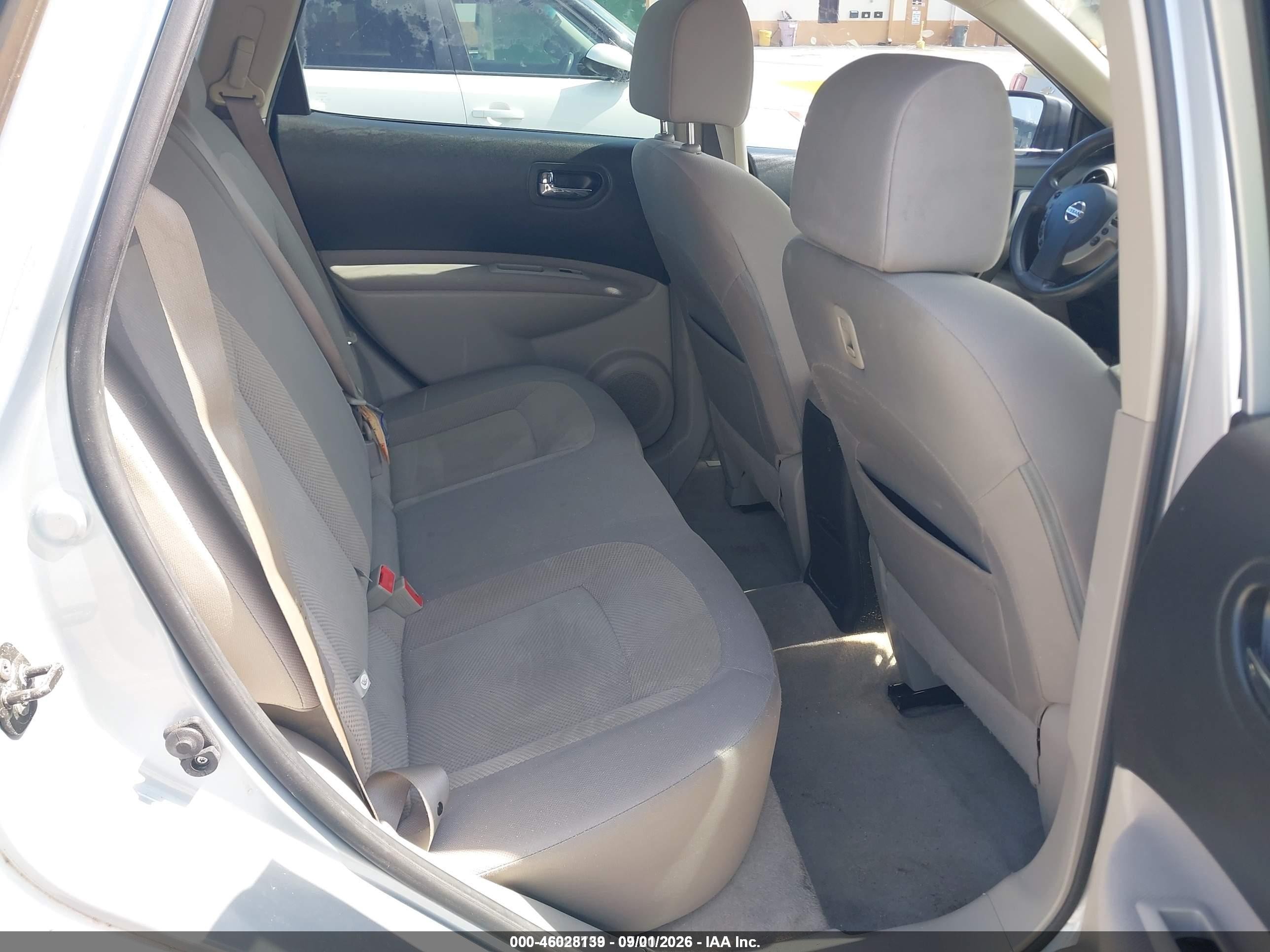 2014 Nissan Rogue Select S Серебряный vin: JN8AS5MT4EW104192