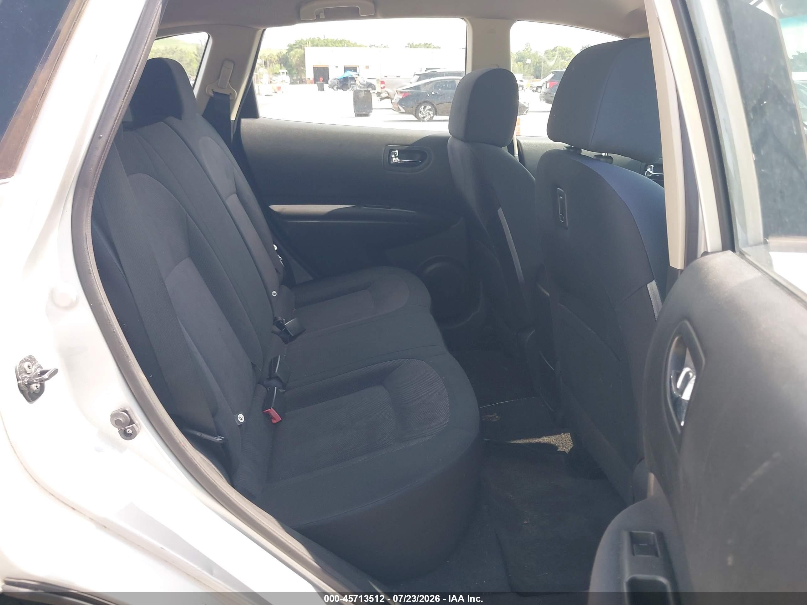 2014 Nissan Rogue Select S Silver vin: JN8AS5MT4EW618298