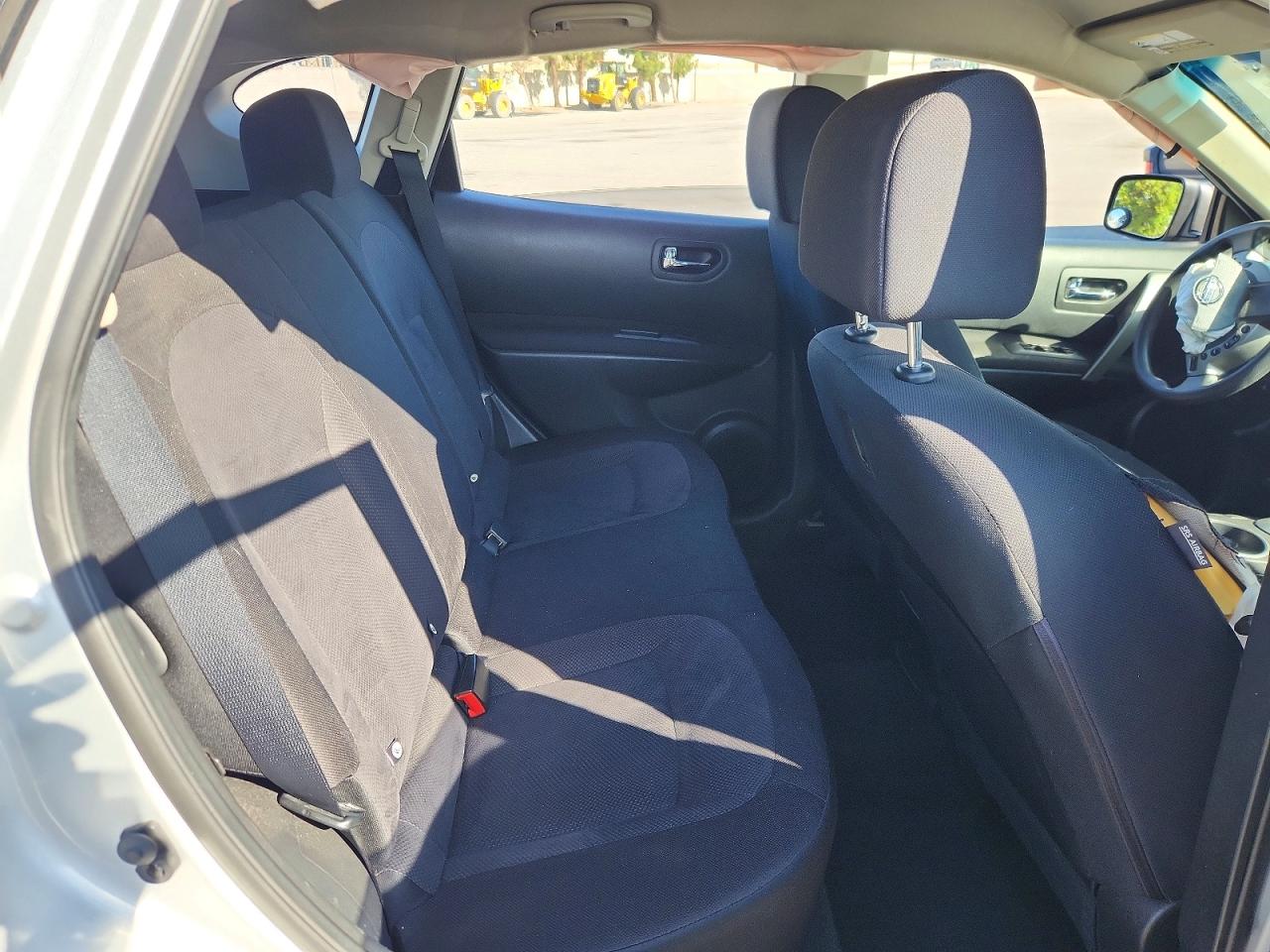 2015 Nissan Rogue Select S Silver vin: JN8AS5MT4FW156276