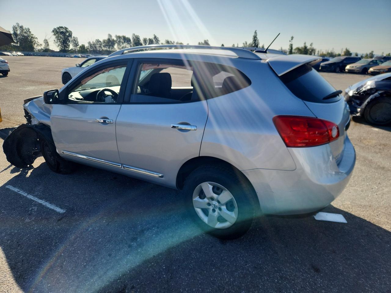 2015 Nissan Rogue Select S Silver vin: JN8AS5MT4FW156276