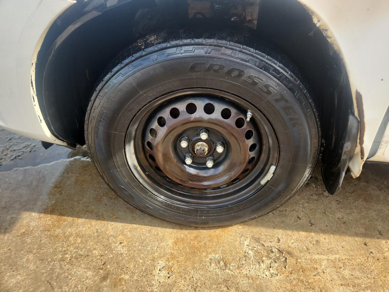 2015 Nissan Rogue Select S White vin: JN8AS5MT4FW162501 Damage: Left Front Tire, Worn, Replacement Required