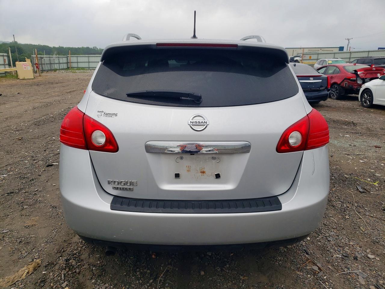 2015 Nissan Rogue Select S Серебряный vin: JN8AS5MT4FW654865