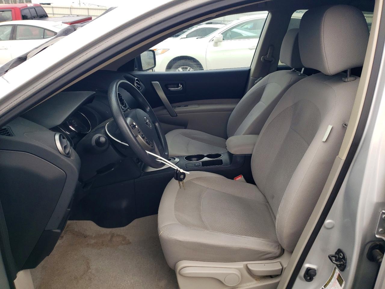 2015 Nissan Rogue Select S Серебряный vin: JN8AS5MT4FW654865