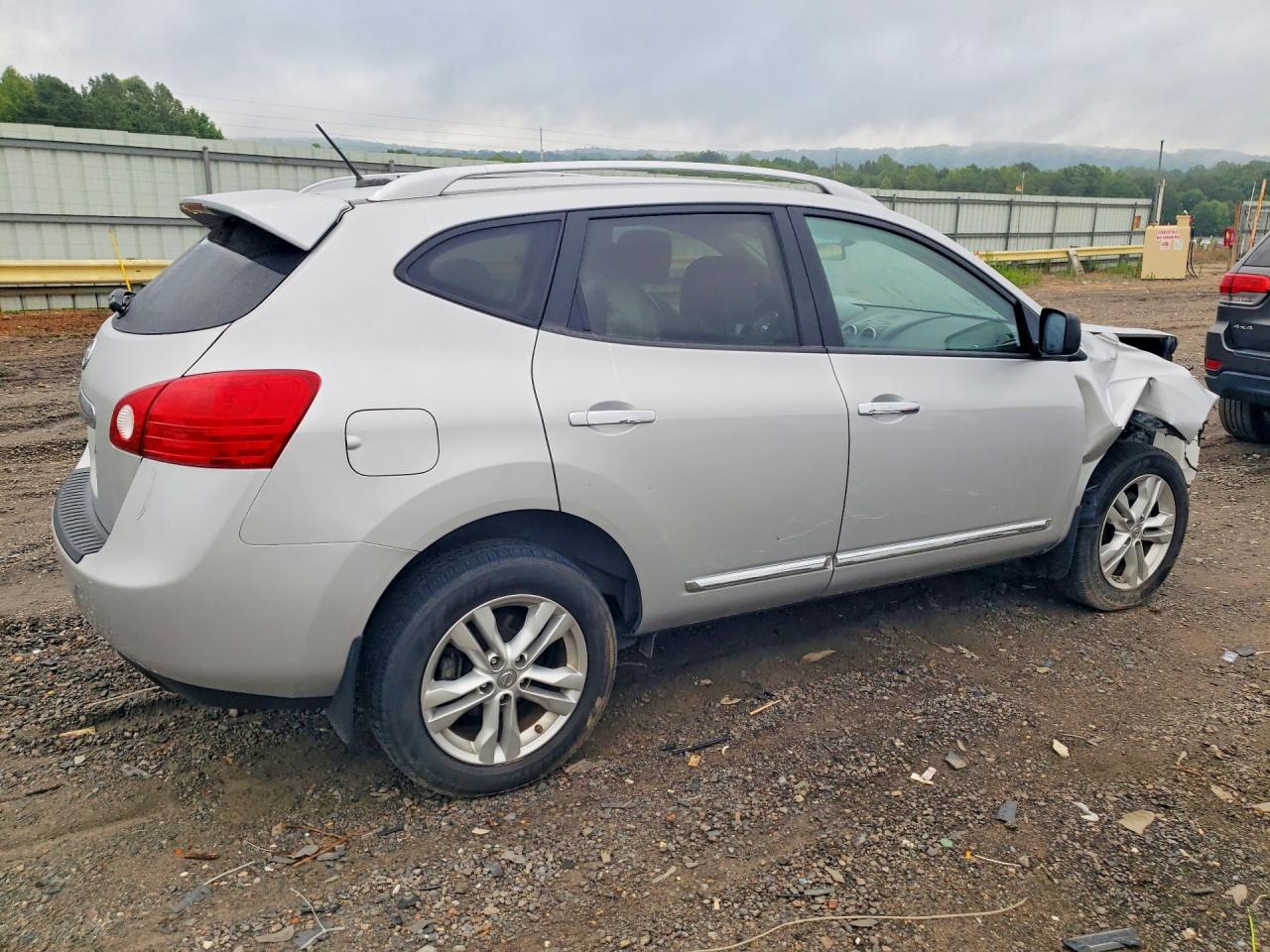 2015 Nissan Rogue Select S Серебряный vin: JN8AS5MT4FW654865