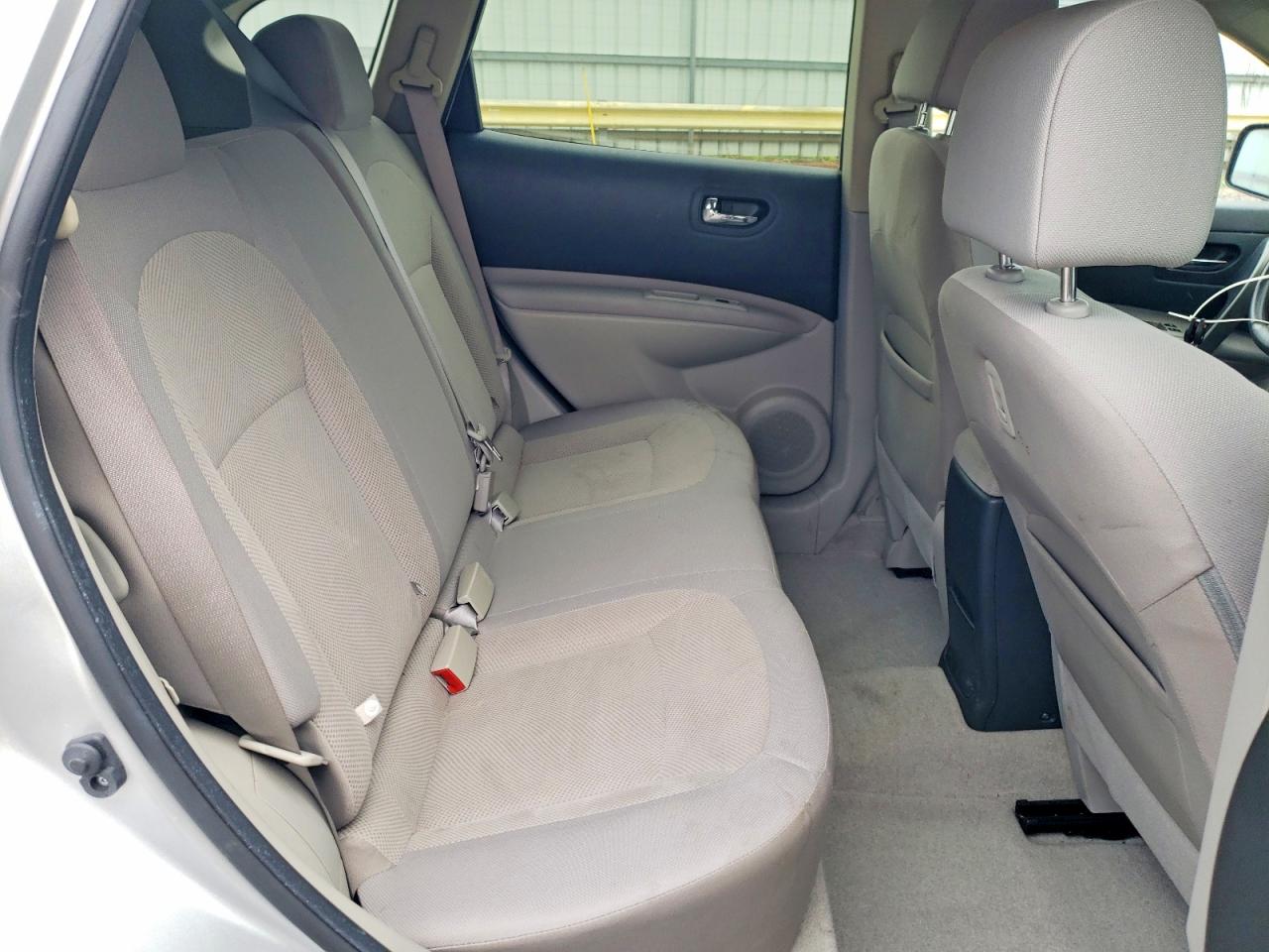 2015 Nissan Rogue Select S Серебряный vin: JN8AS5MT4FW654865