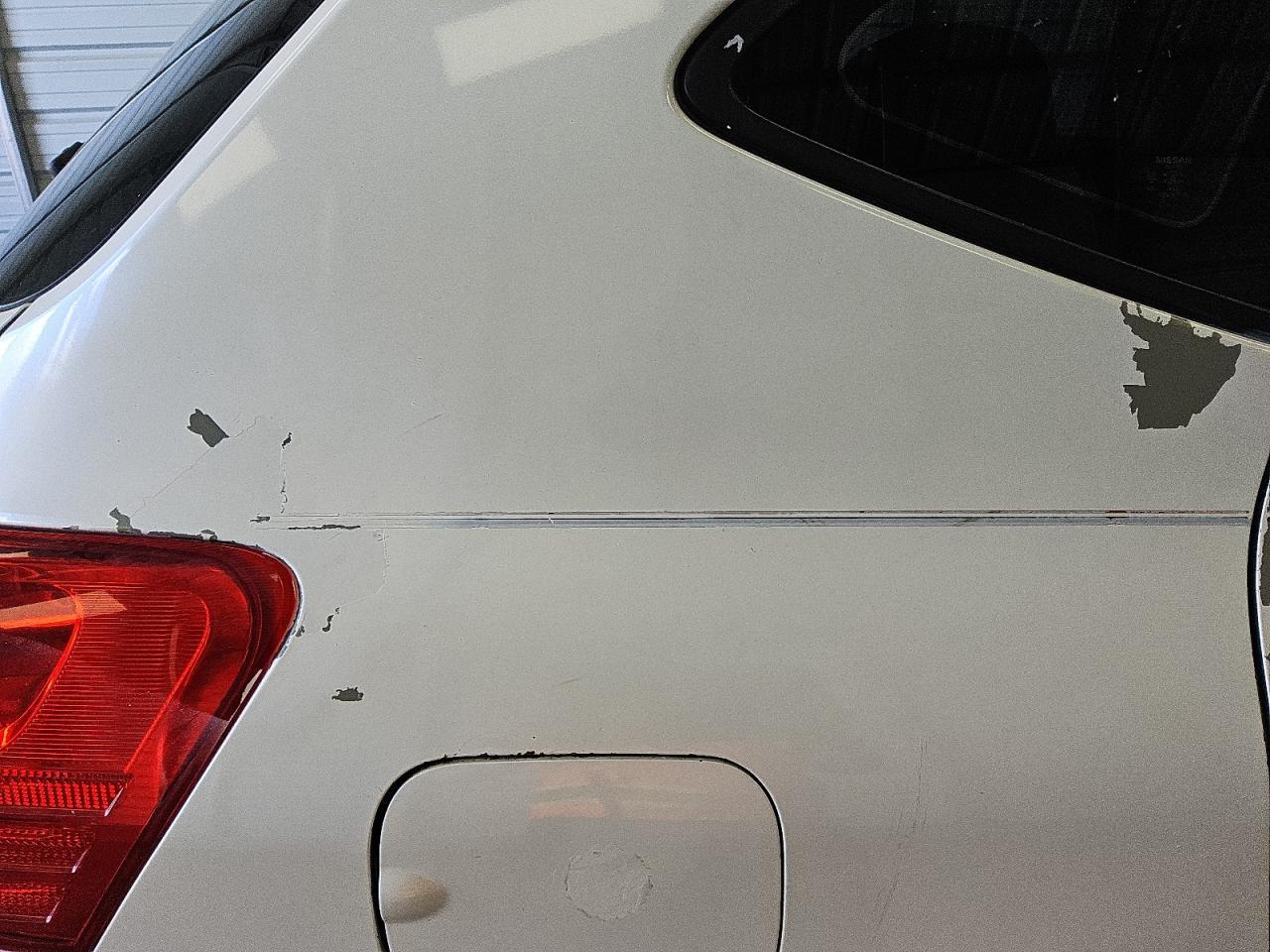 2015 Nissan Rogue Select S Белый vin: JN8AS5MT4FW663176 Damage: Right Qtr Panel, Peeling, > 12 Inches