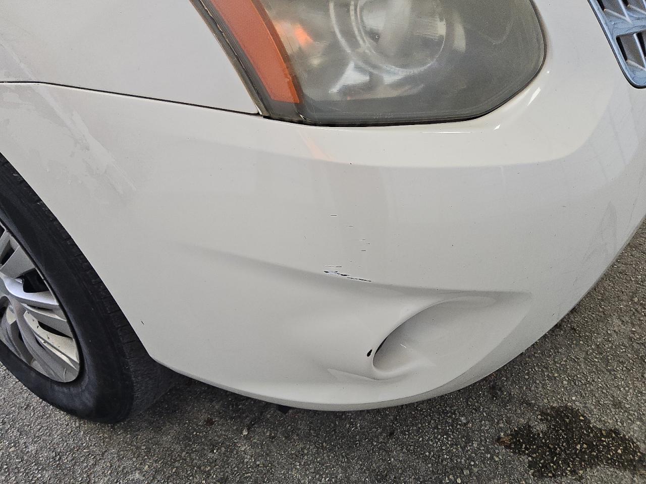2015 Nissan Rogue Select S Белый vin: JN8AS5MT4FW663176 Damage: Front Bumper, Multiple Scratches Heavy, 4