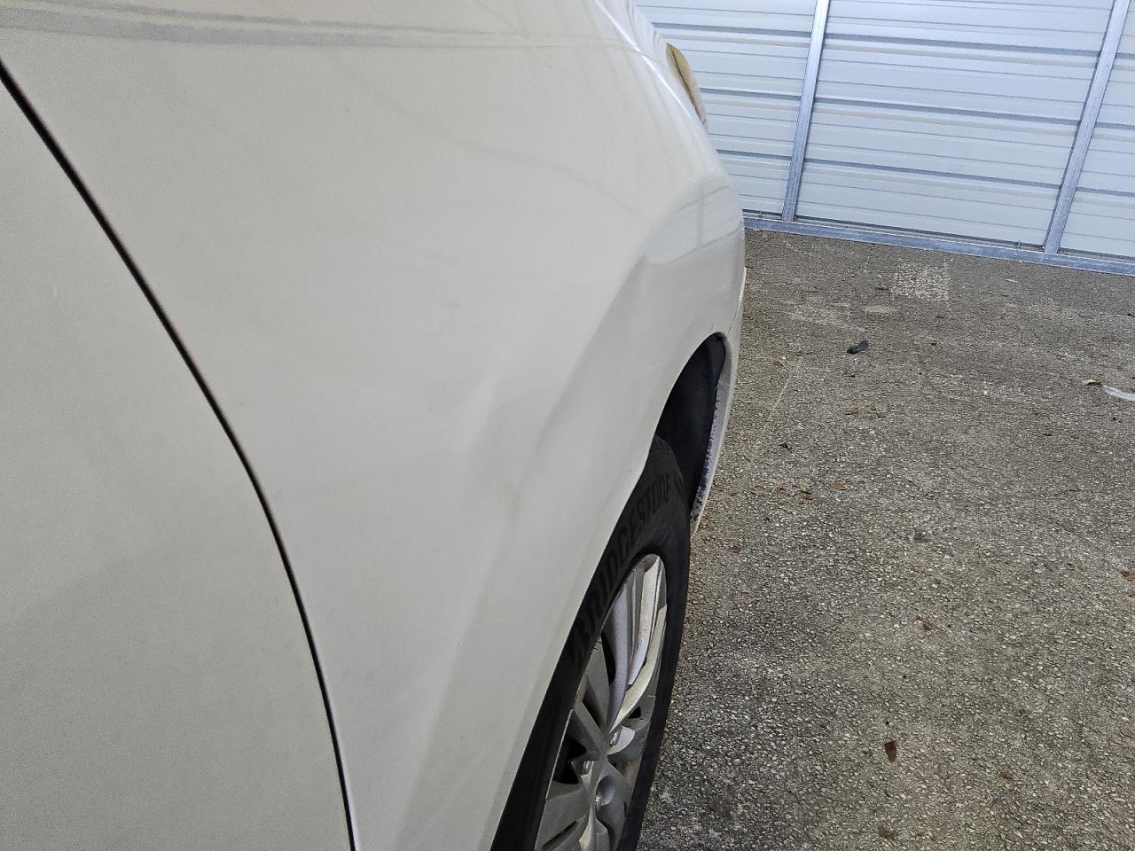 2015 Nissan Rogue Select S Белый vin: JN8AS5MT4FW663176 Damage: Right Front Fender, Dent(S) W/ Paint Dmg, > 12 Inches