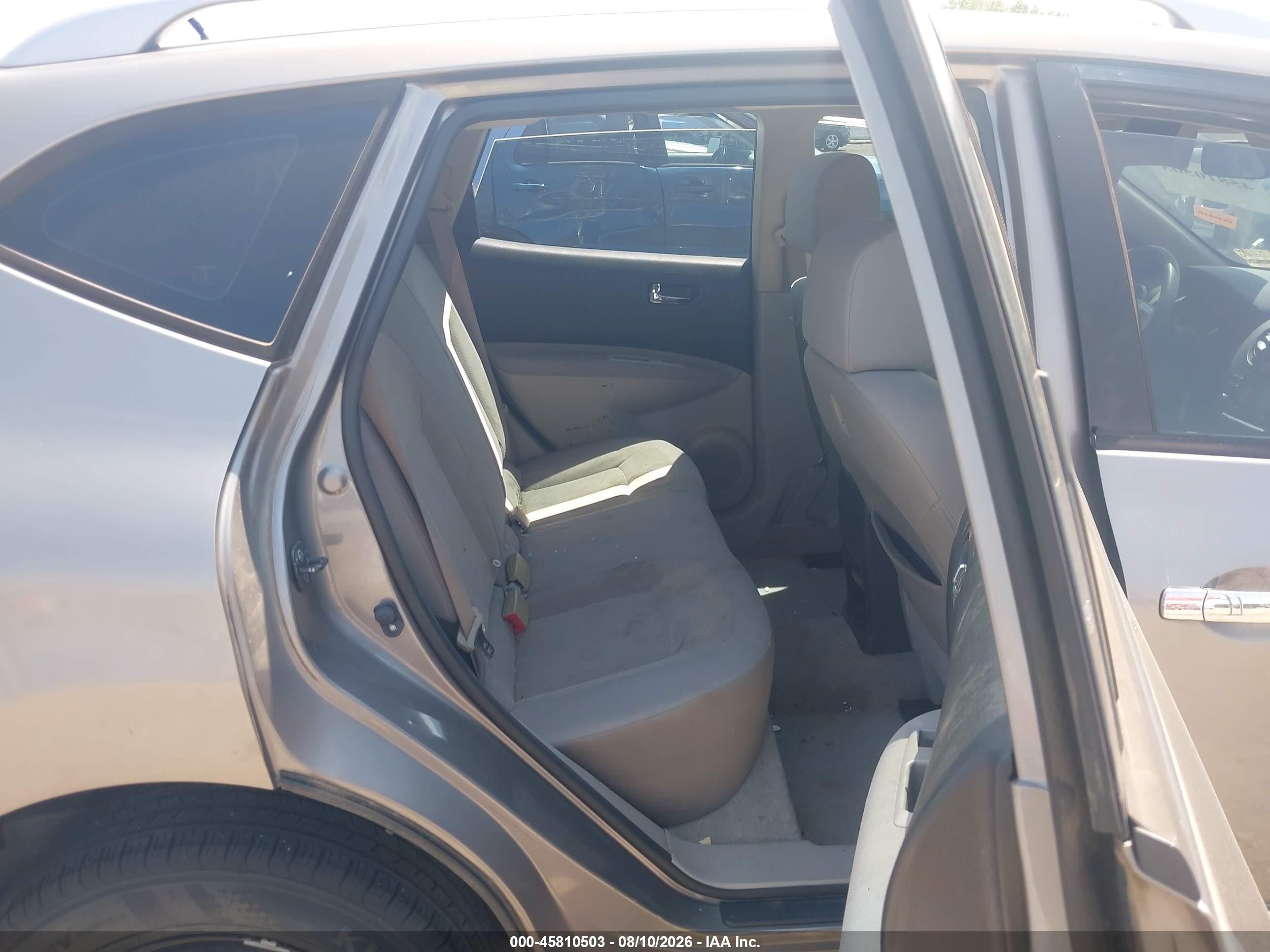 2015 Nissan Rogue Select S Silver vin: JN8AS5MT4FW666000