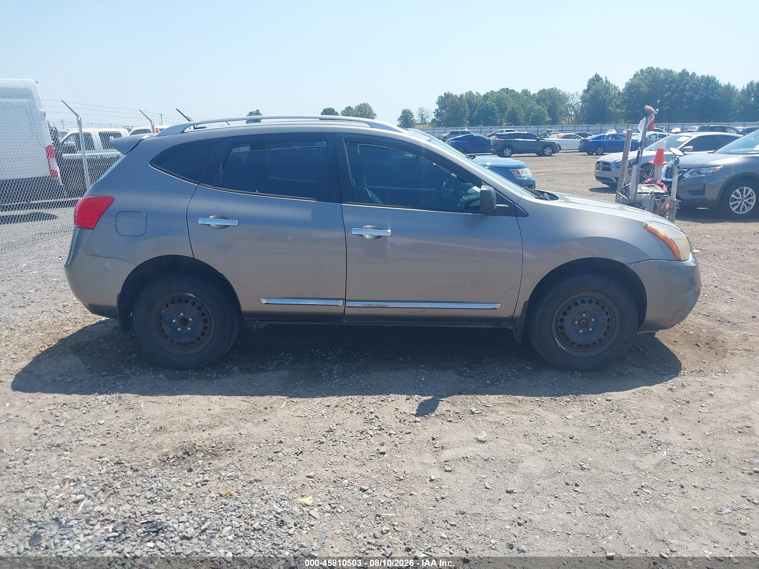 2015 Nissan Rogue Select S Silver vin: JN8AS5MT4FW666000