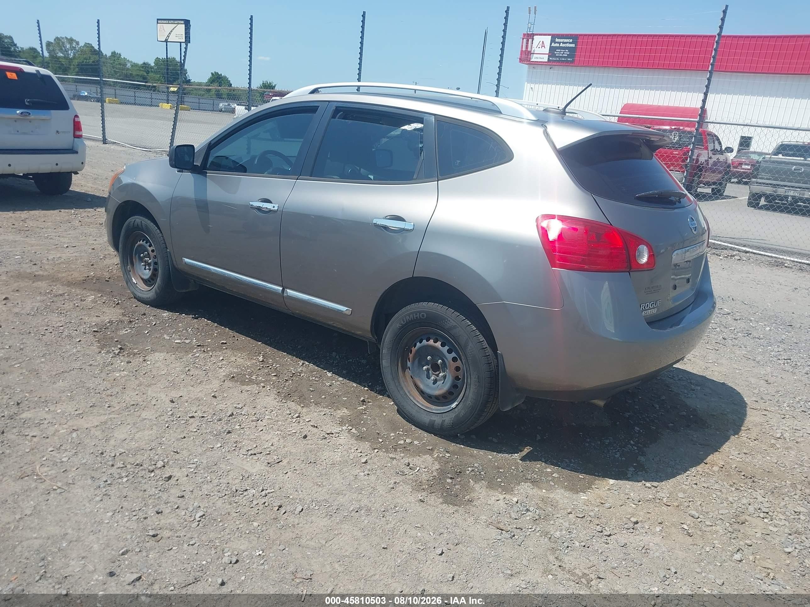 2015 Nissan Rogue Select S Silver vin: JN8AS5MT4FW666000