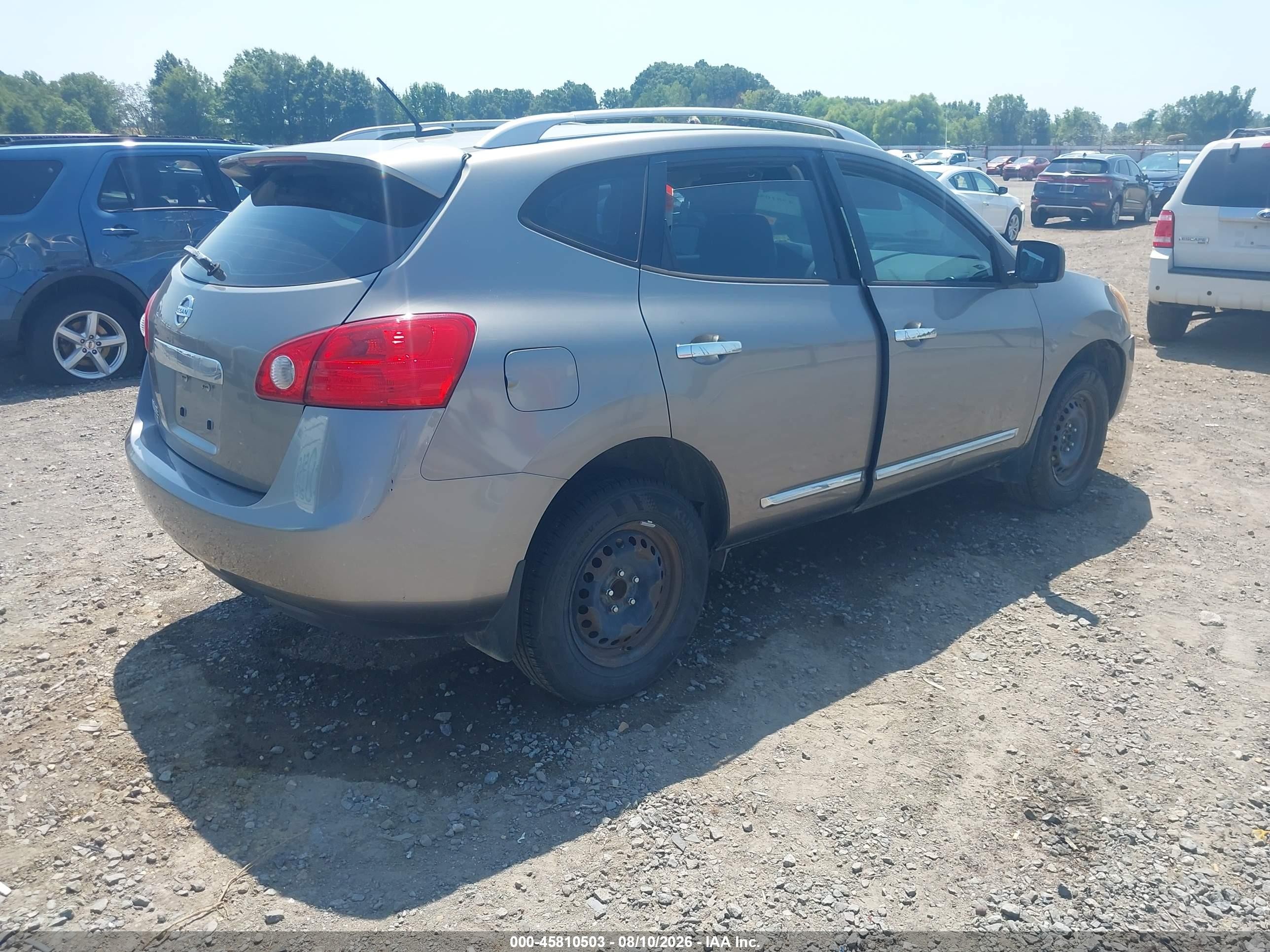 2015 Nissan Rogue Select S Silver vin: JN8AS5MT4FW666000