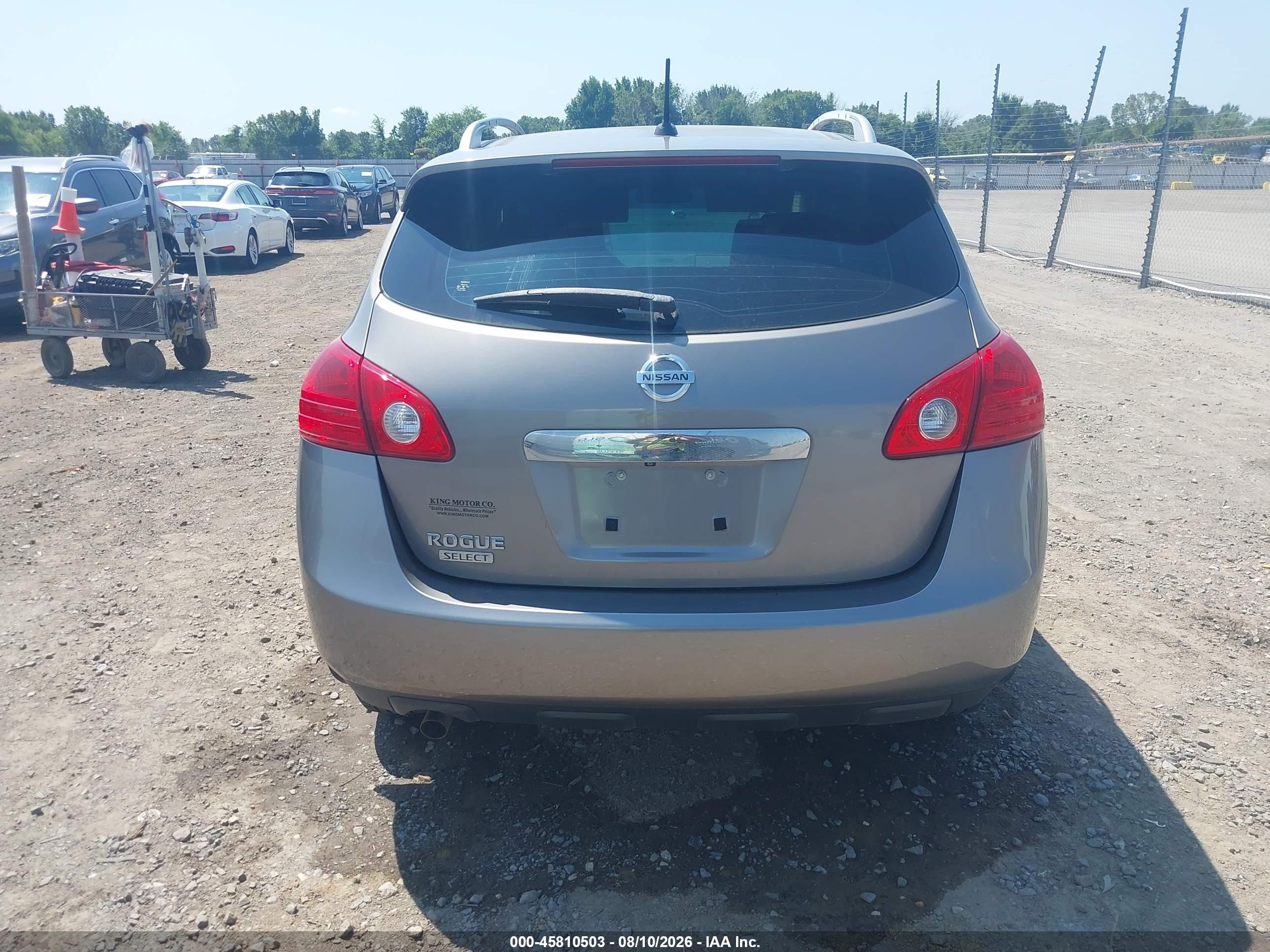 2015 Nissan Rogue Select S Silver vin: JN8AS5MT4FW666000