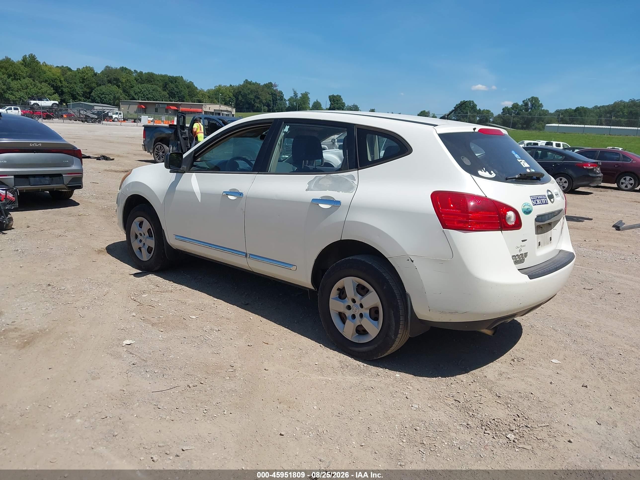 2015 Nissan Rogue Select S White vin: JN8AS5MT4FW668541