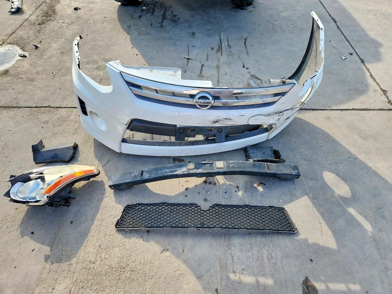 2011 Nissan Rogue S White vin: JN8AS5MT5BW171847