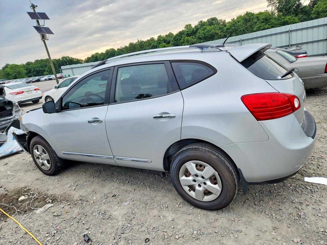 2014 Nissan Rogue Select S Silver vin: JN8AS5MT5EW601896