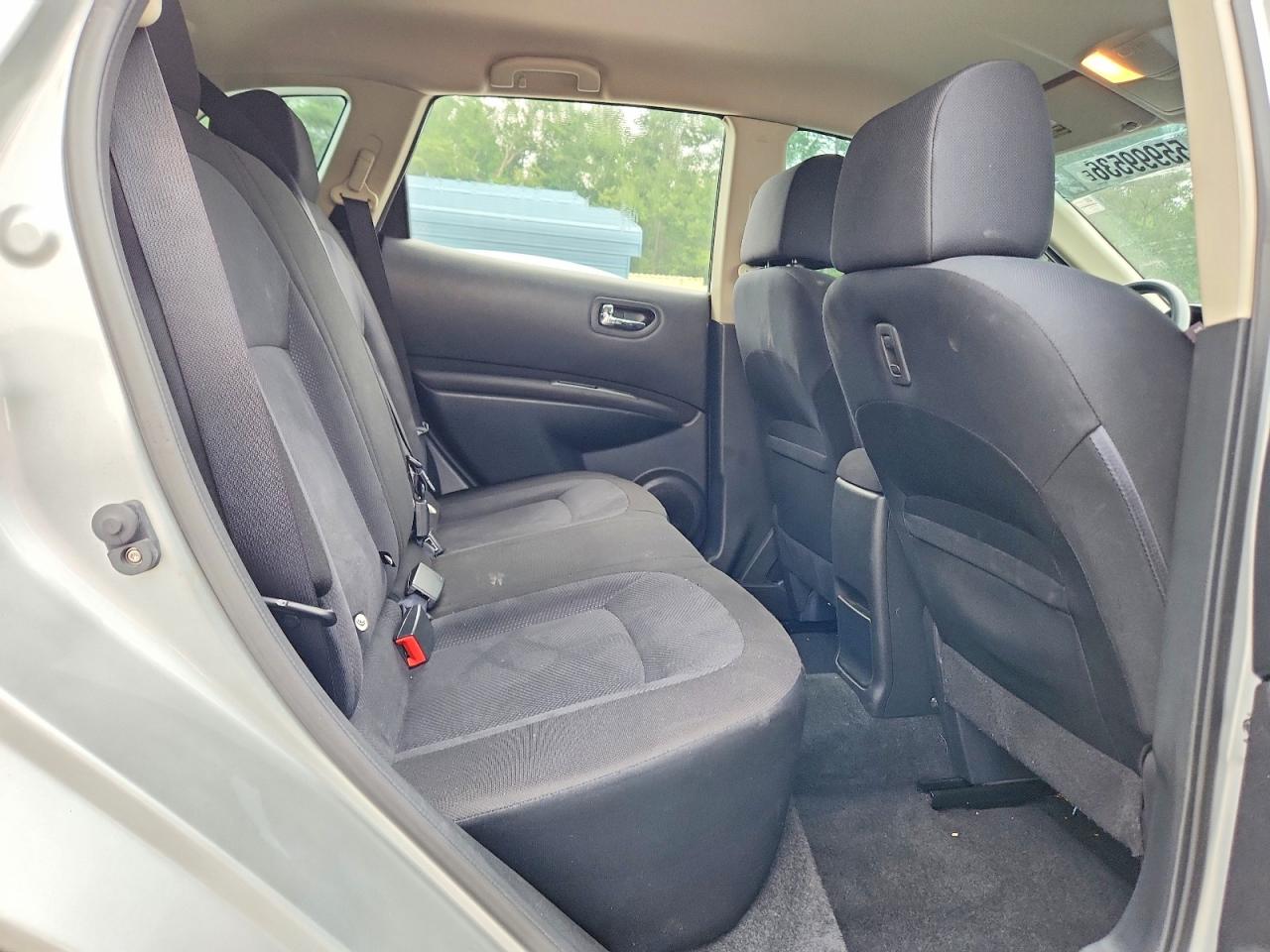 2014 Nissan Rogue Select S Silver vin: JN8AS5MT5EW601896