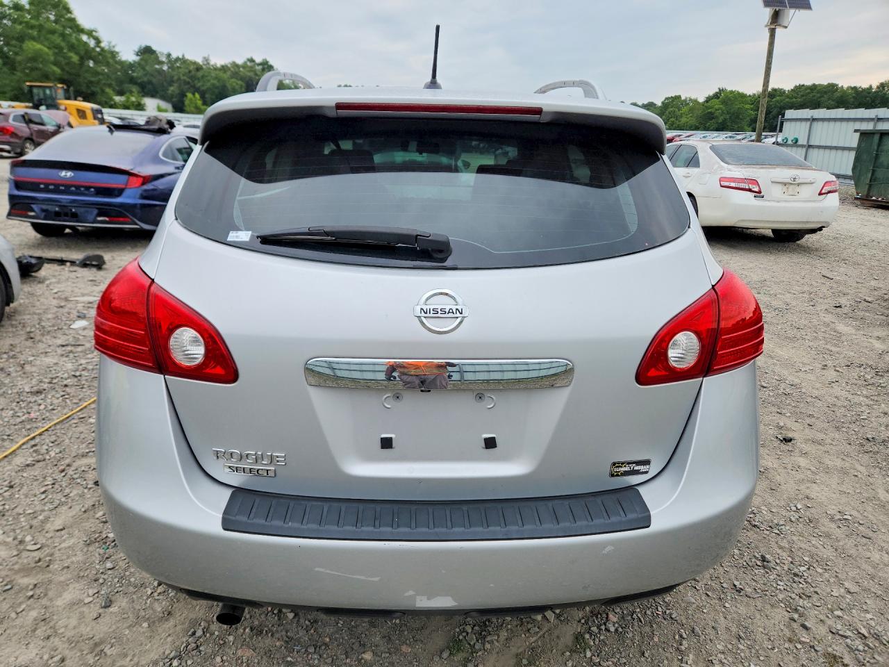 2014 Nissan Rogue Select S Silver vin: JN8AS5MT5EW601896