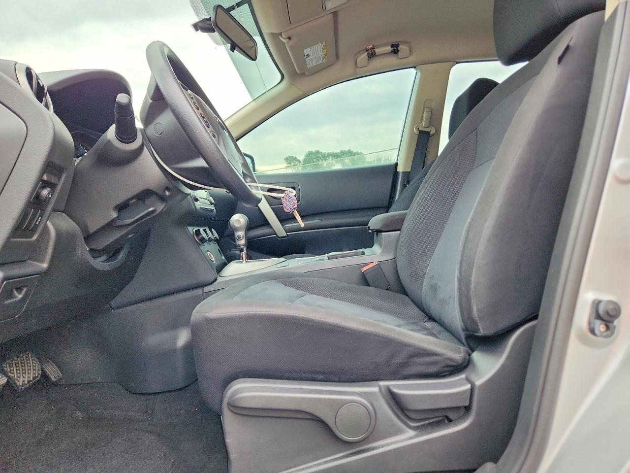2014 Nissan Rogue Select S Silver vin: JN8AS5MT5EW601896