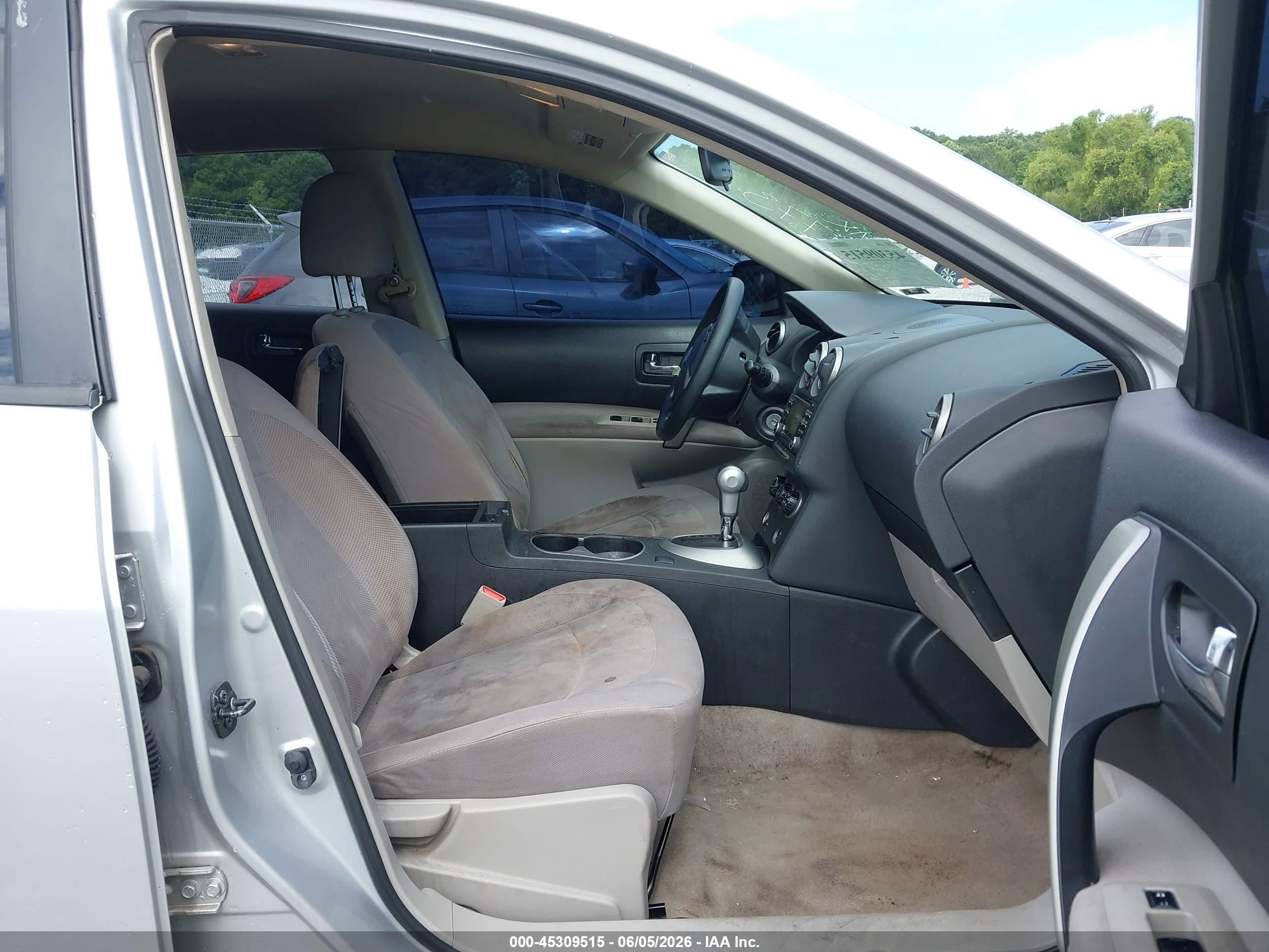 2014 Nissan Rogue Select S Серебряный vin: JN8AS5MT5EW624773