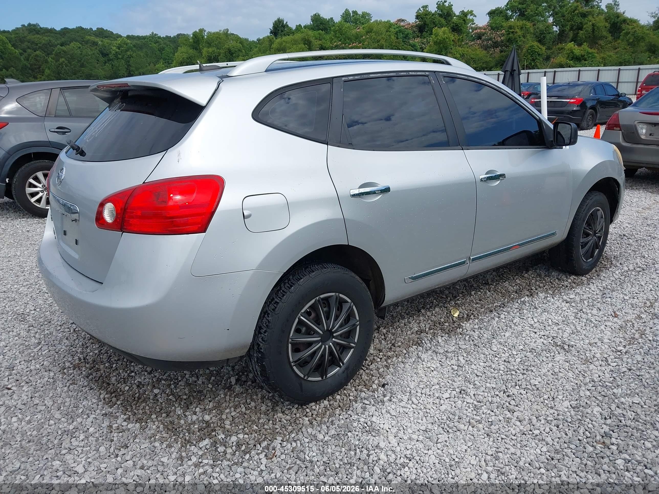 2014 Nissan Rogue Select S Серебряный vin: JN8AS5MT5EW624773