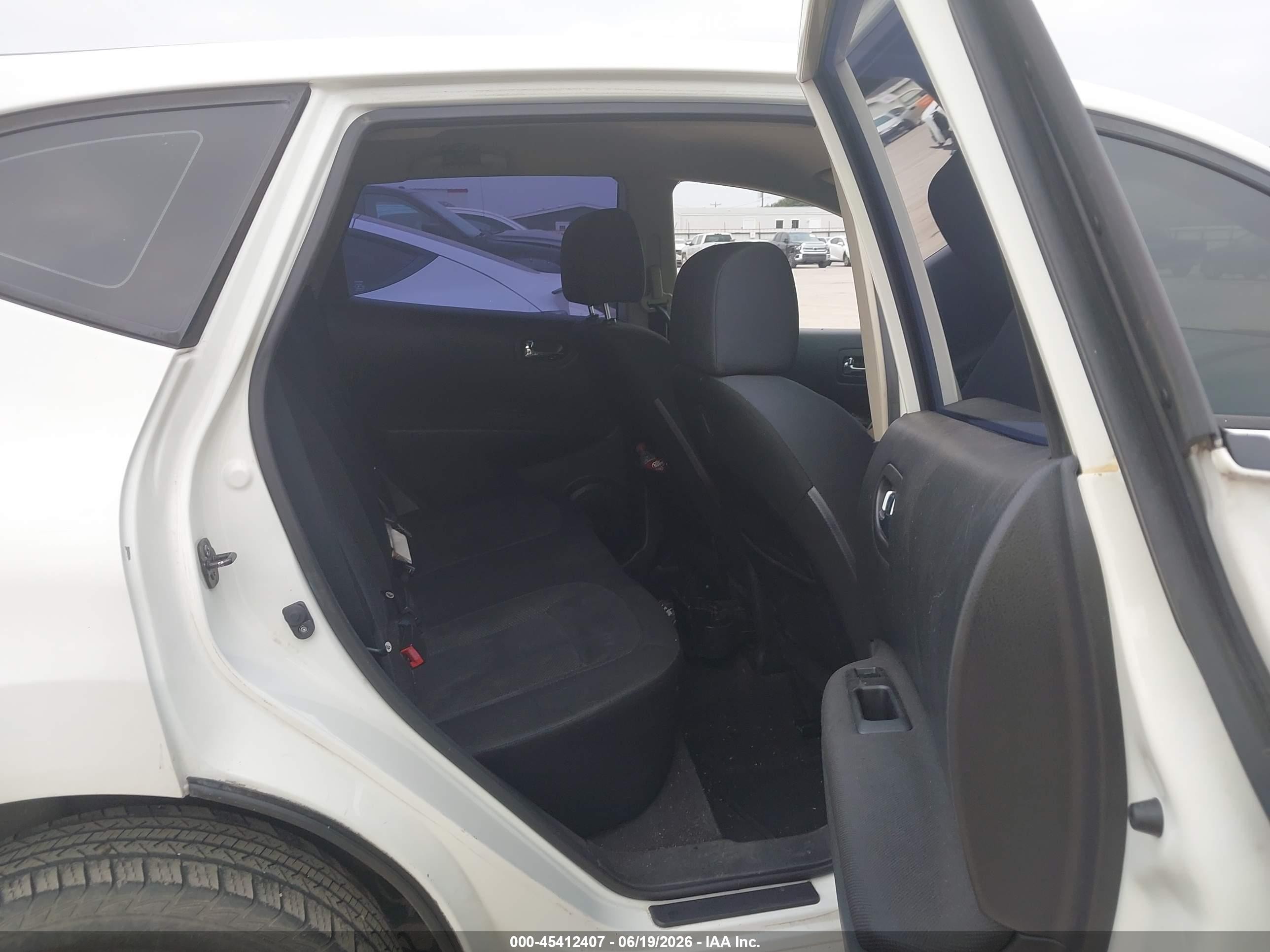 2015 Nissan Rogue Select S White vin: JN8AS5MT5FW674784