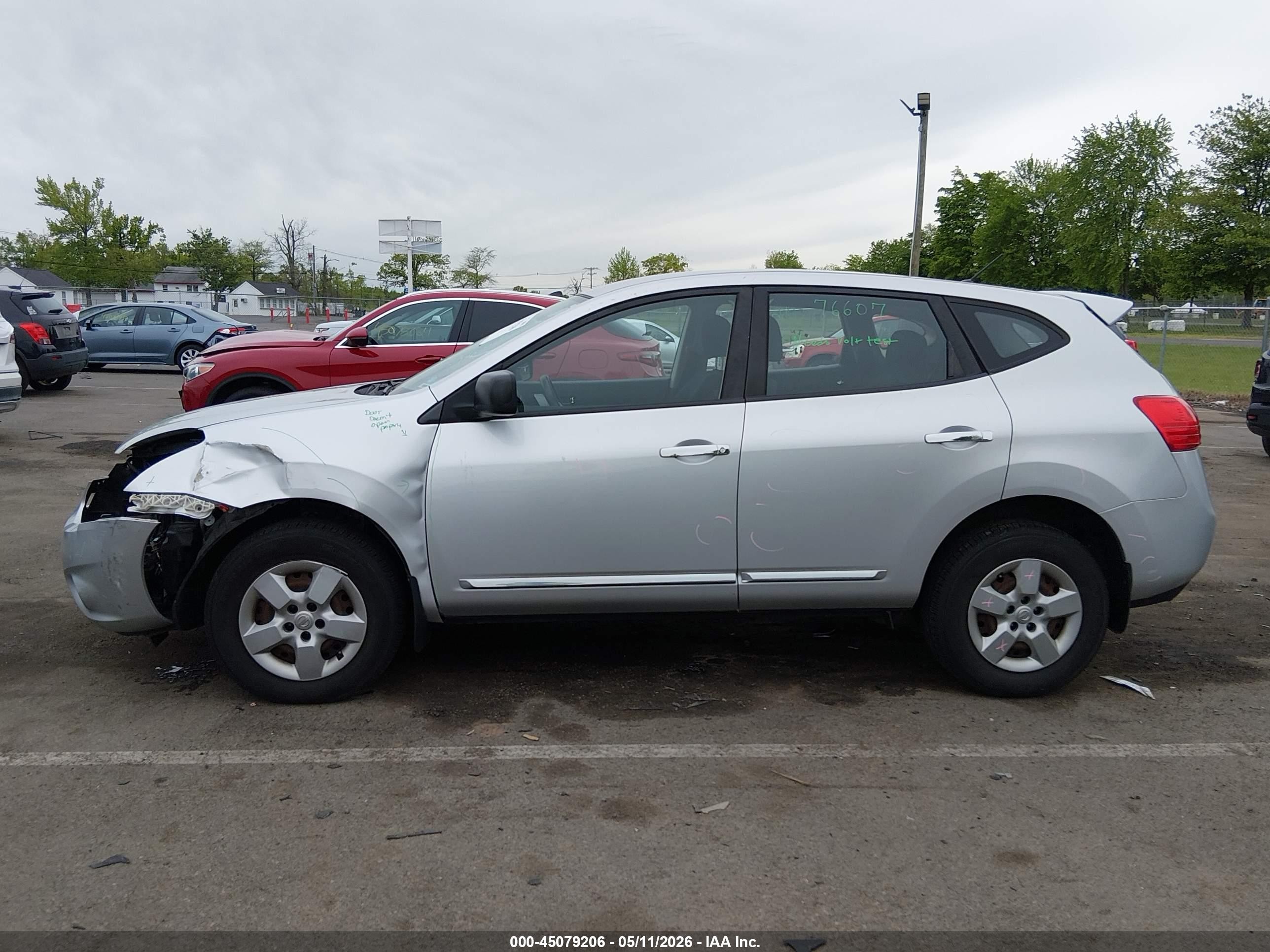 2013 Nissan Rogue S Silver vin: JN8AS5MT6DW018798