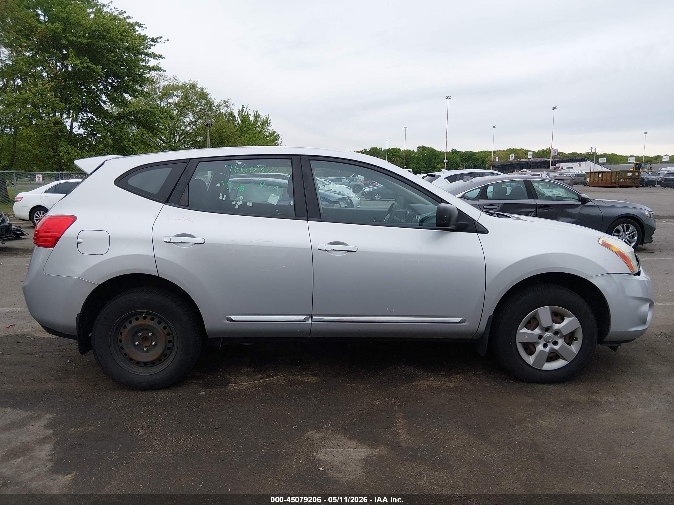 2013 Nissan Rogue S Silver vin: JN8AS5MT6DW018798