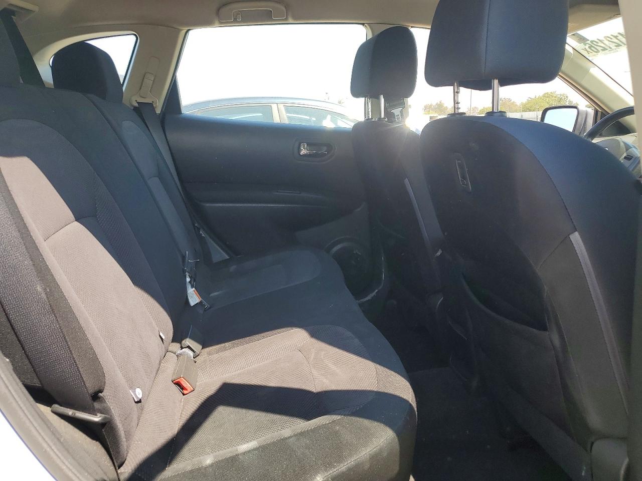 2014 Nissan Rogue Select S Silver vin: JN8AS5MT6EW102525