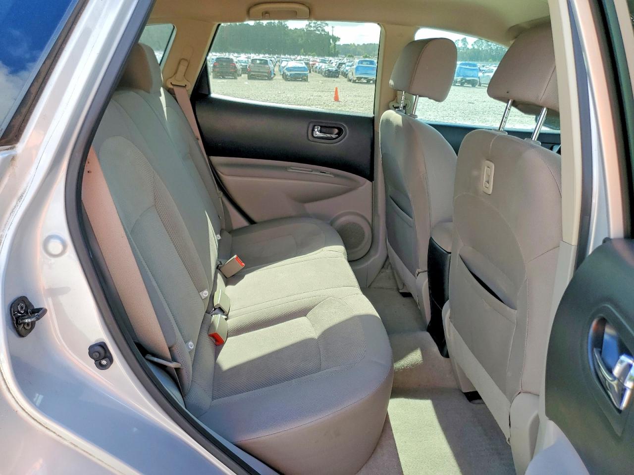 2015 Nissan Rogue Select S Серебряный vin: JN8AS5MT6FW152228