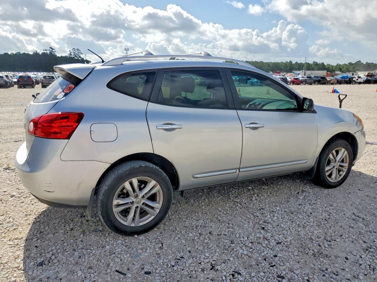 2015 Nissan Rogue Select S Серебряный vin: JN8AS5MT6FW152228