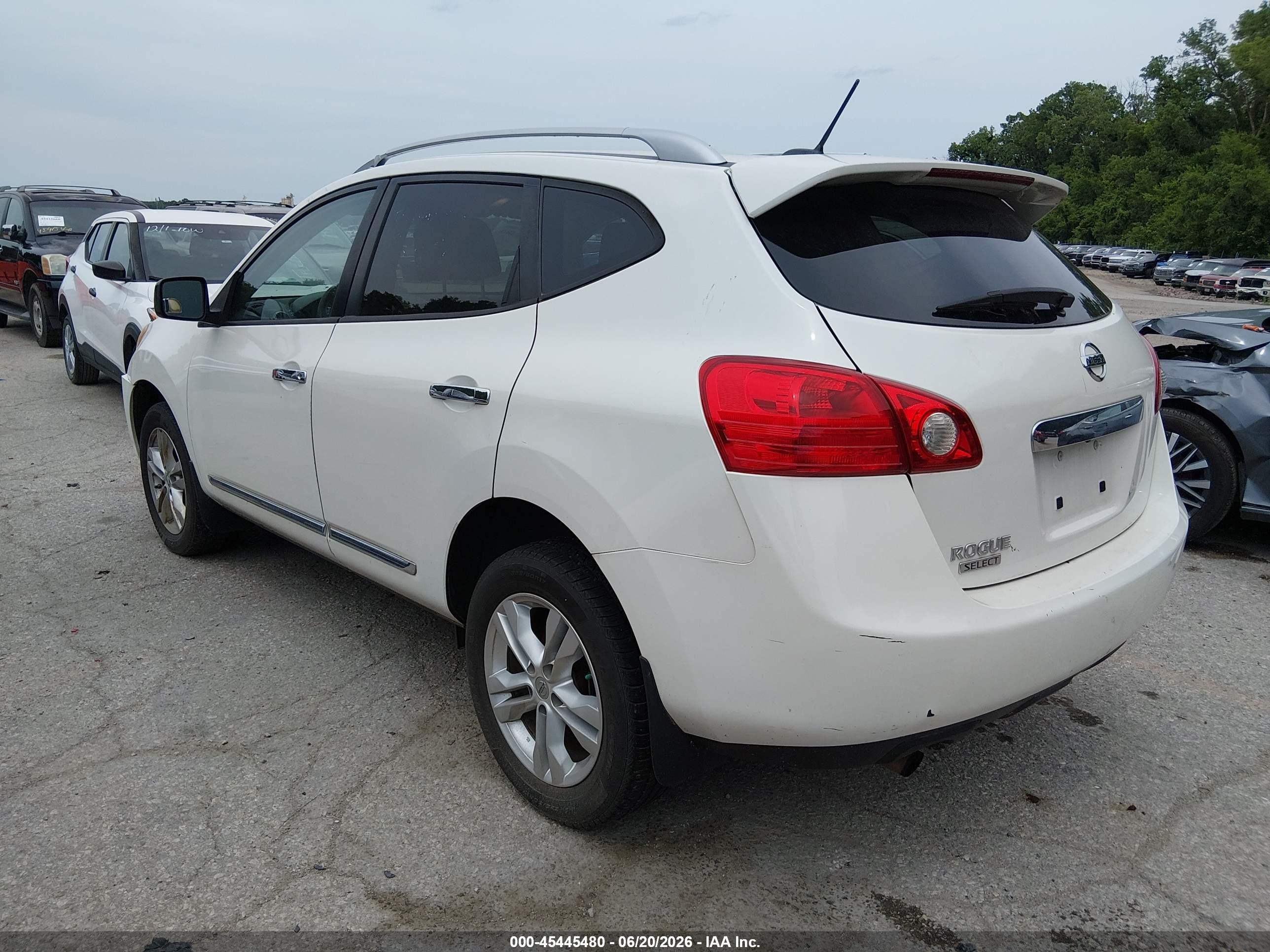2015 Nissan Rogue Select S Белый vin: JN8AS5MT6FW156523