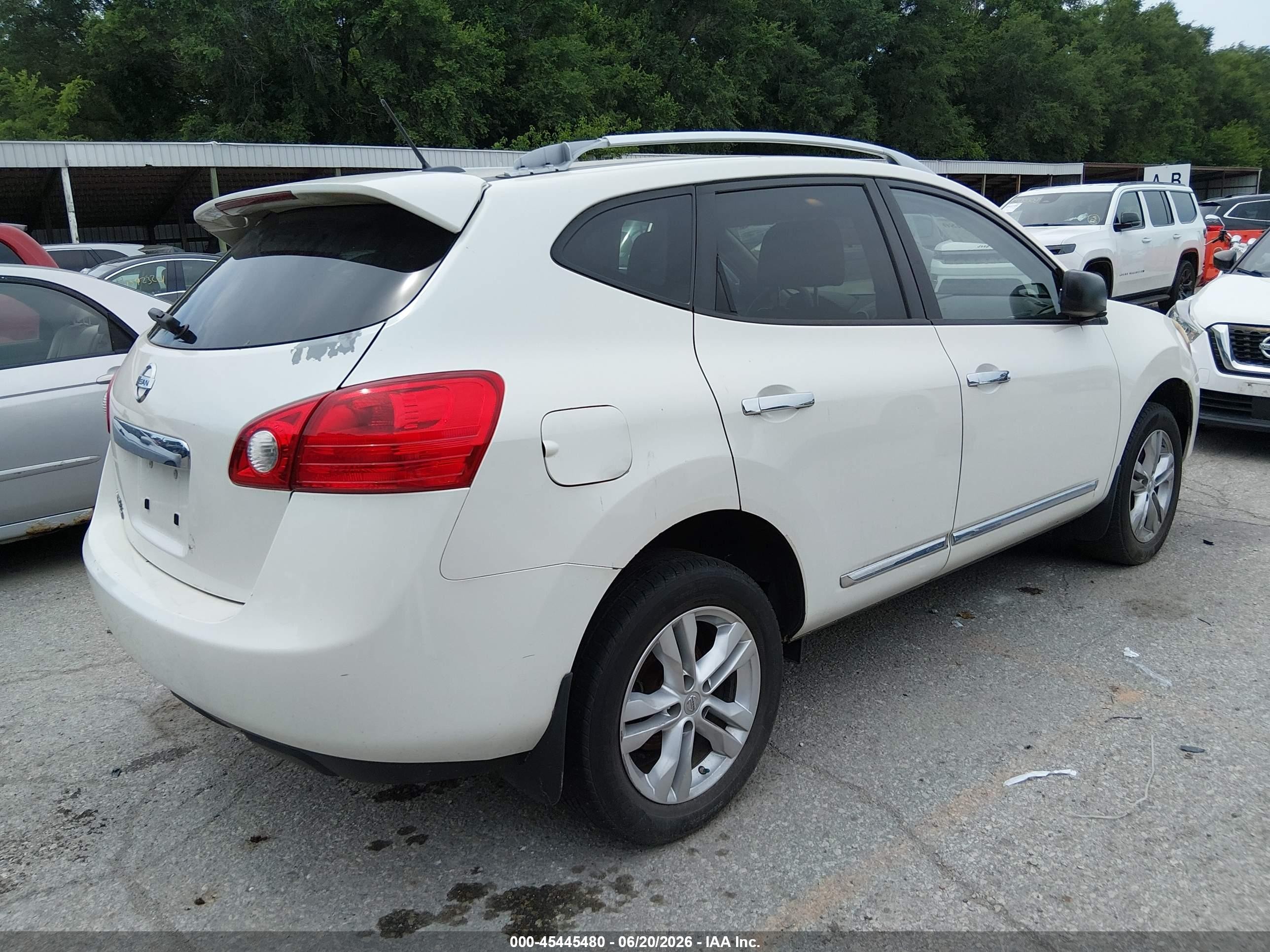 2015 Nissan Rogue Select S Белый vin: JN8AS5MT6FW156523
