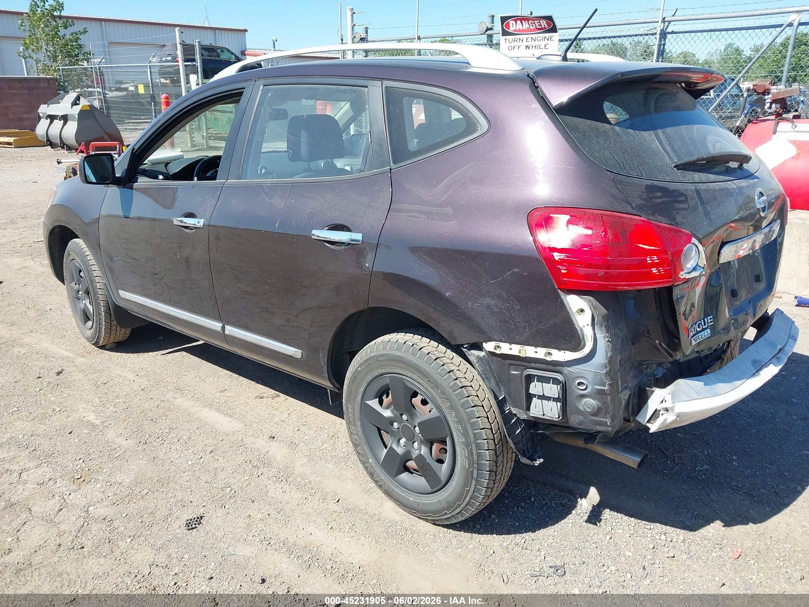 2015 Nissan Rogue Select S Maroon vin: JN8AS5MT6FW651272