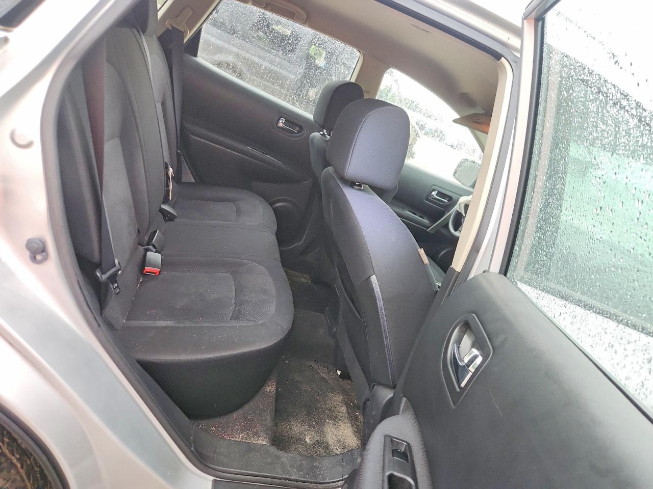 2015 Nissan Rogue Select S Silver vin: JN8AS5MT6FW670355