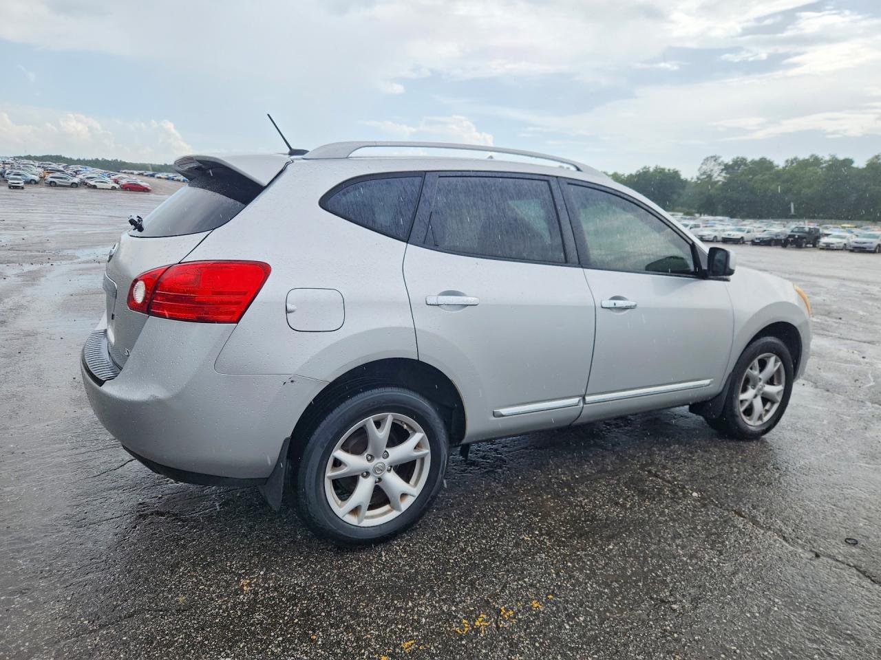 2011 Nissan Rogue S Silver vin: JN8AS5MT7BW574972
