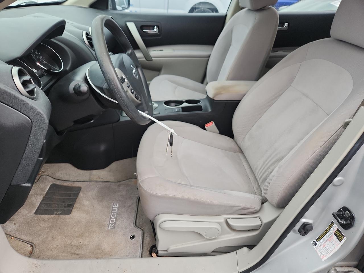 2014 Nissan Rogue Select S Silver vin: JN8AS5MT7EW619767