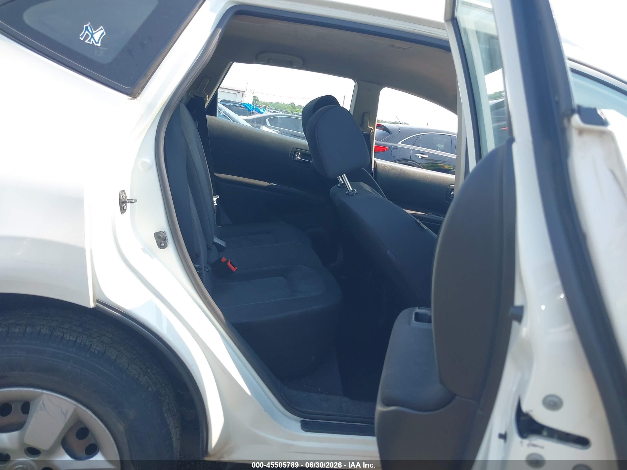 2015 Nissan Rogue Select S White vin: JN8AS5MT7FW156451