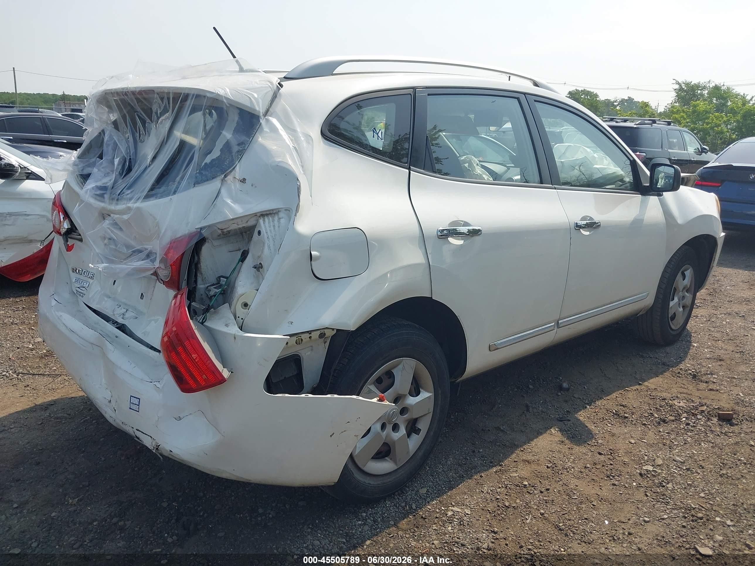 2015 Nissan Rogue Select S White vin: JN8AS5MT7FW156451