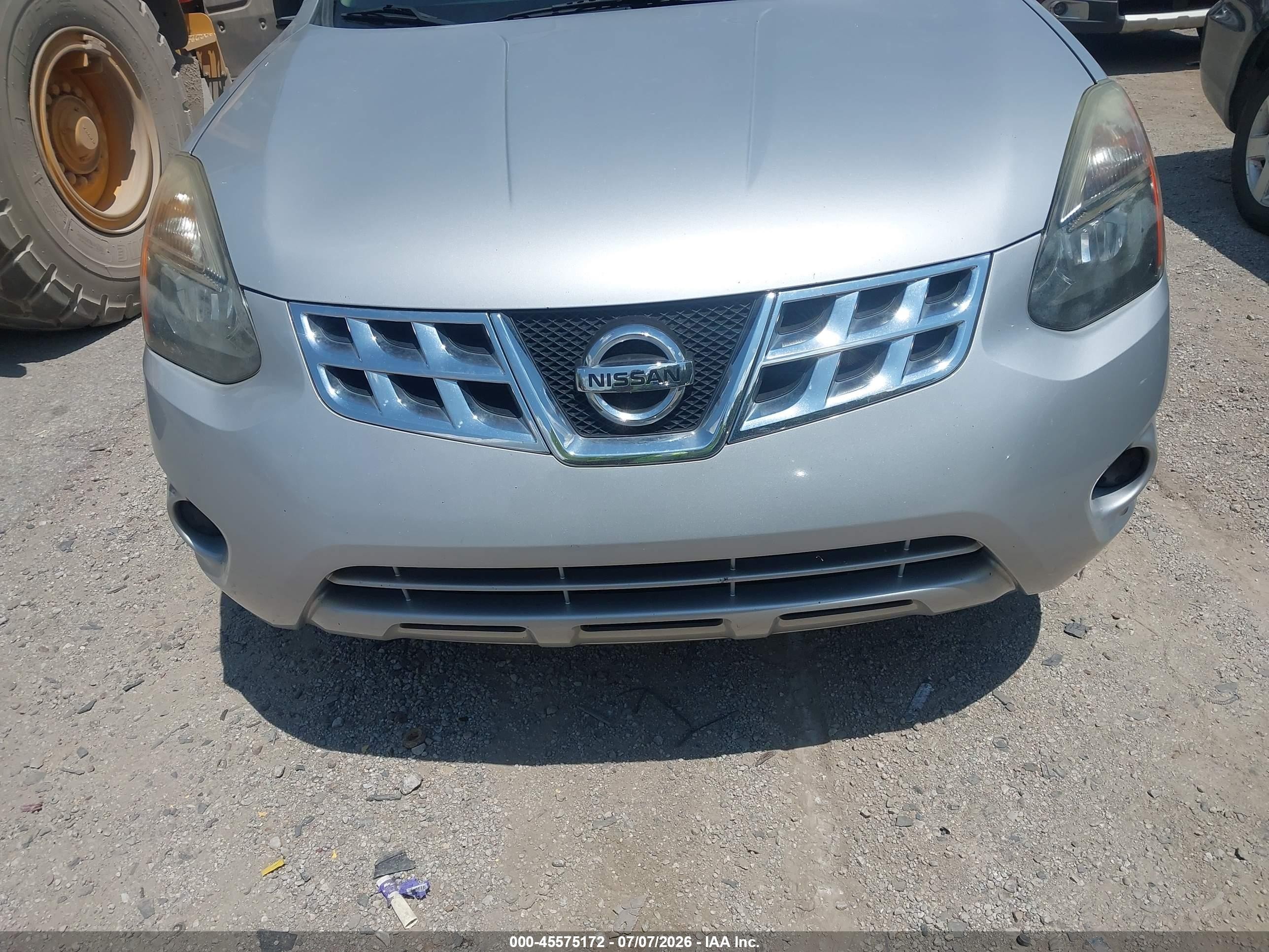 2015 Nissan Rogue Select S Silver vin: JN8AS5MT7FW667884